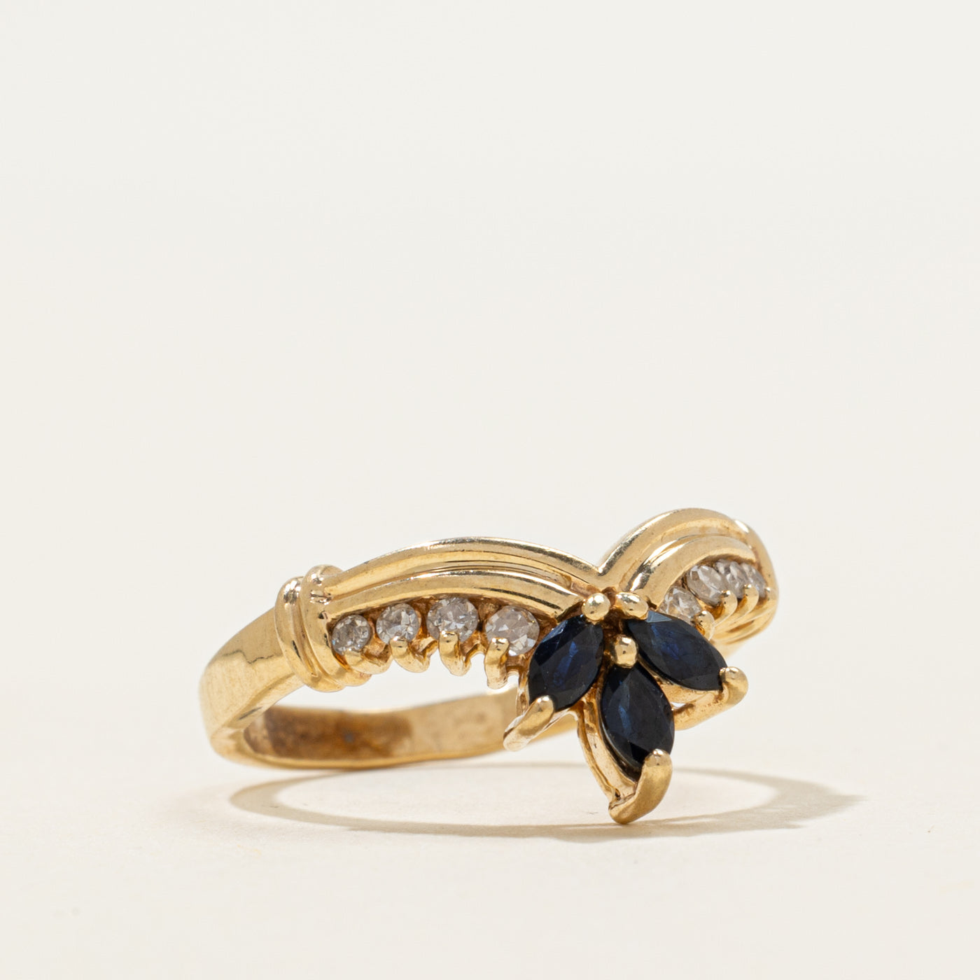 Sapphire & Diamond Grooved Chevron Ring | 0.20ctw, 0.08ctw | SZ 3.75