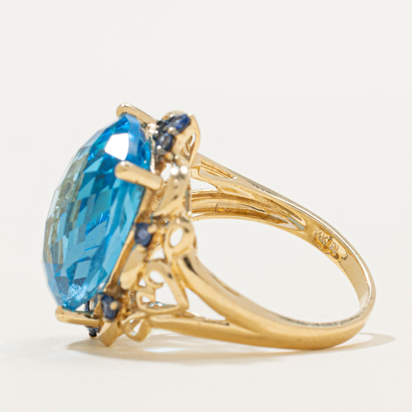 Bague cocktail en topaze bleue taille coussin et saphir | 14,00 ct, 0,38 ct au total | Taille 7