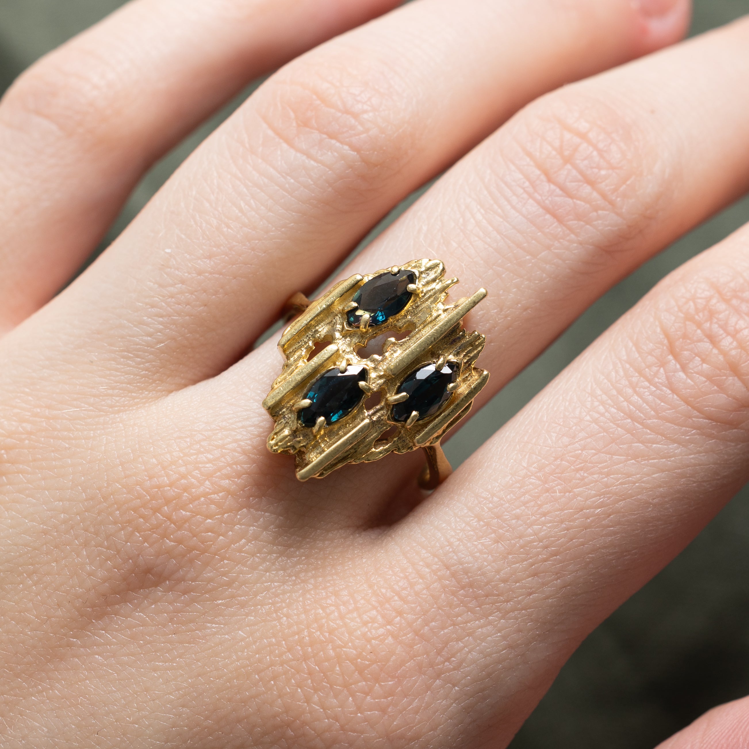 Scattered Sapphire Abstract Ring | 1.50ctw | SZ 7.75