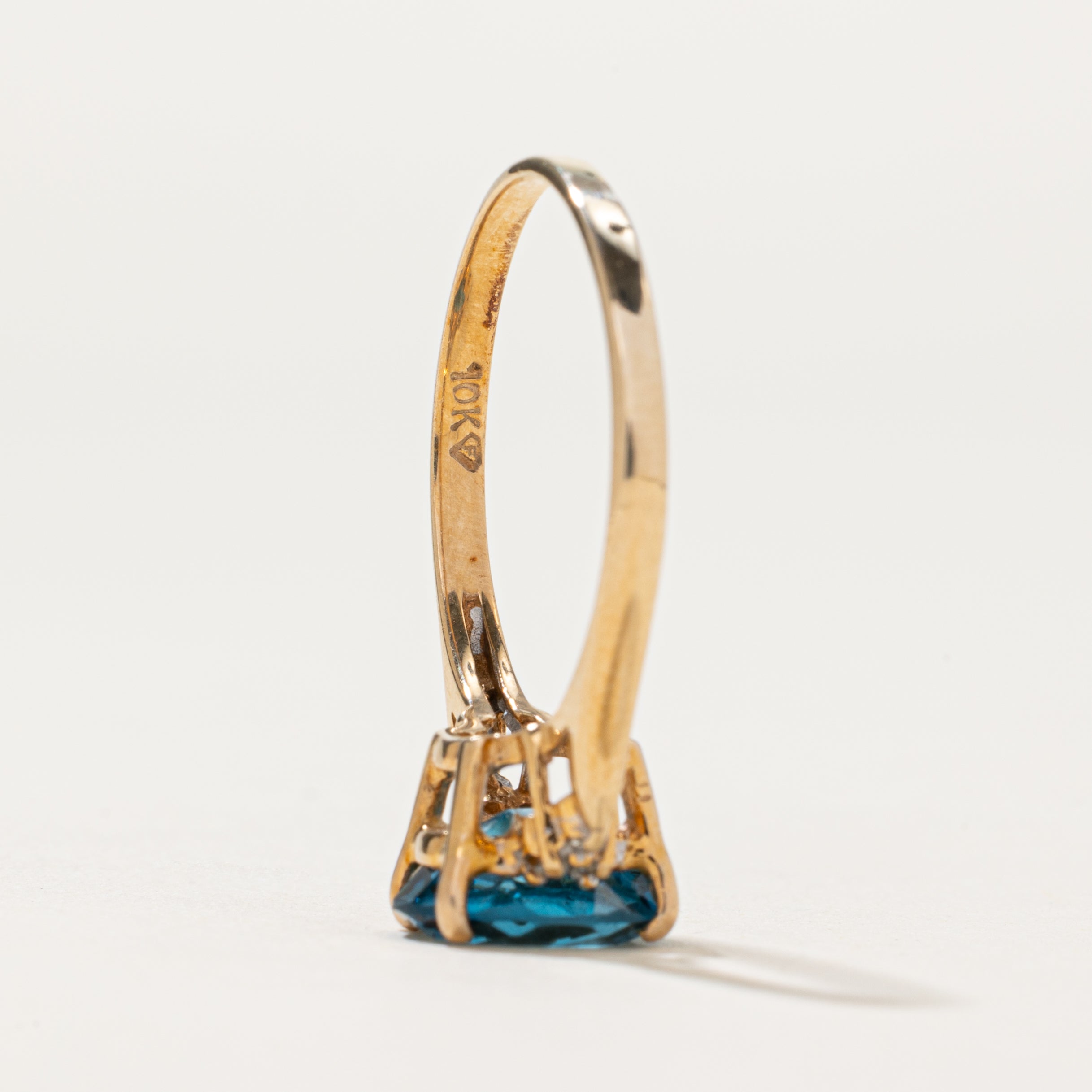 Bague en topaze bleue de Londres et diamants | 1,74 ct, 0,03 ct au total | Taille 7,5