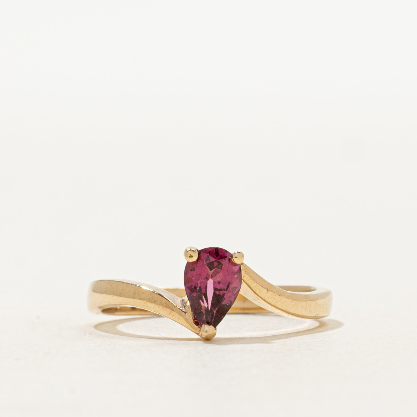 Bague contournée en grenat taille poire | 0,50 ct | Taille 5
