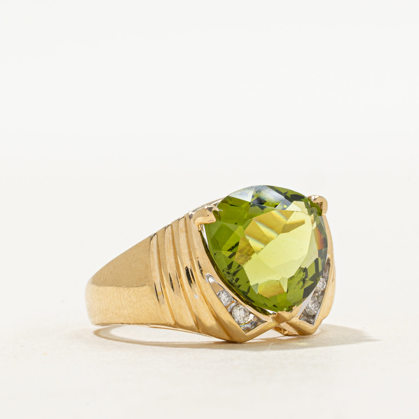 Trillion Cut Green Paste Glass & Diamond Grooved Cocktail Ring | 6.00ct, 0.06ctw | SZ 7.25