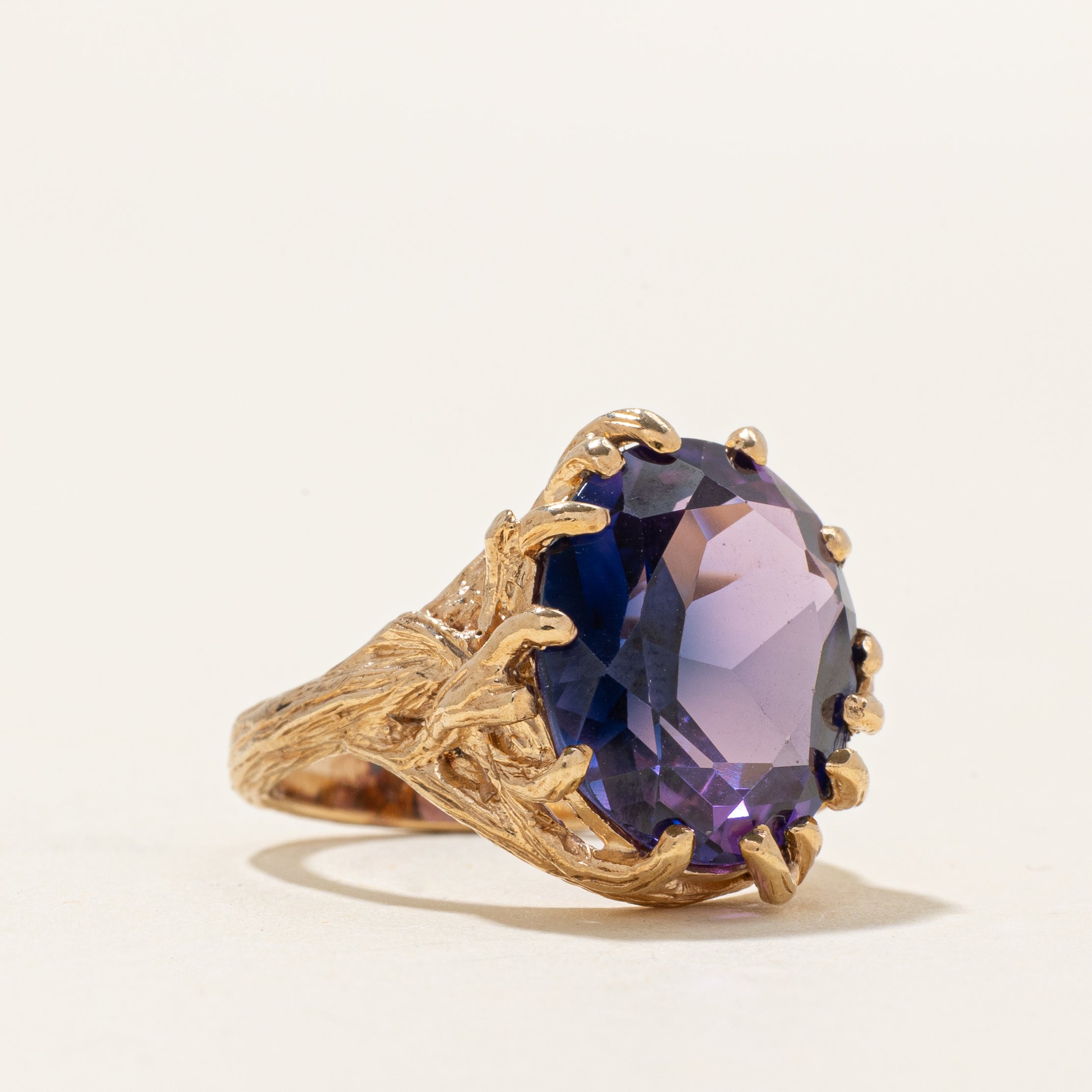 Bague cocktail texturée en saphir synthétique | 8,50 ct | Taille 4,75