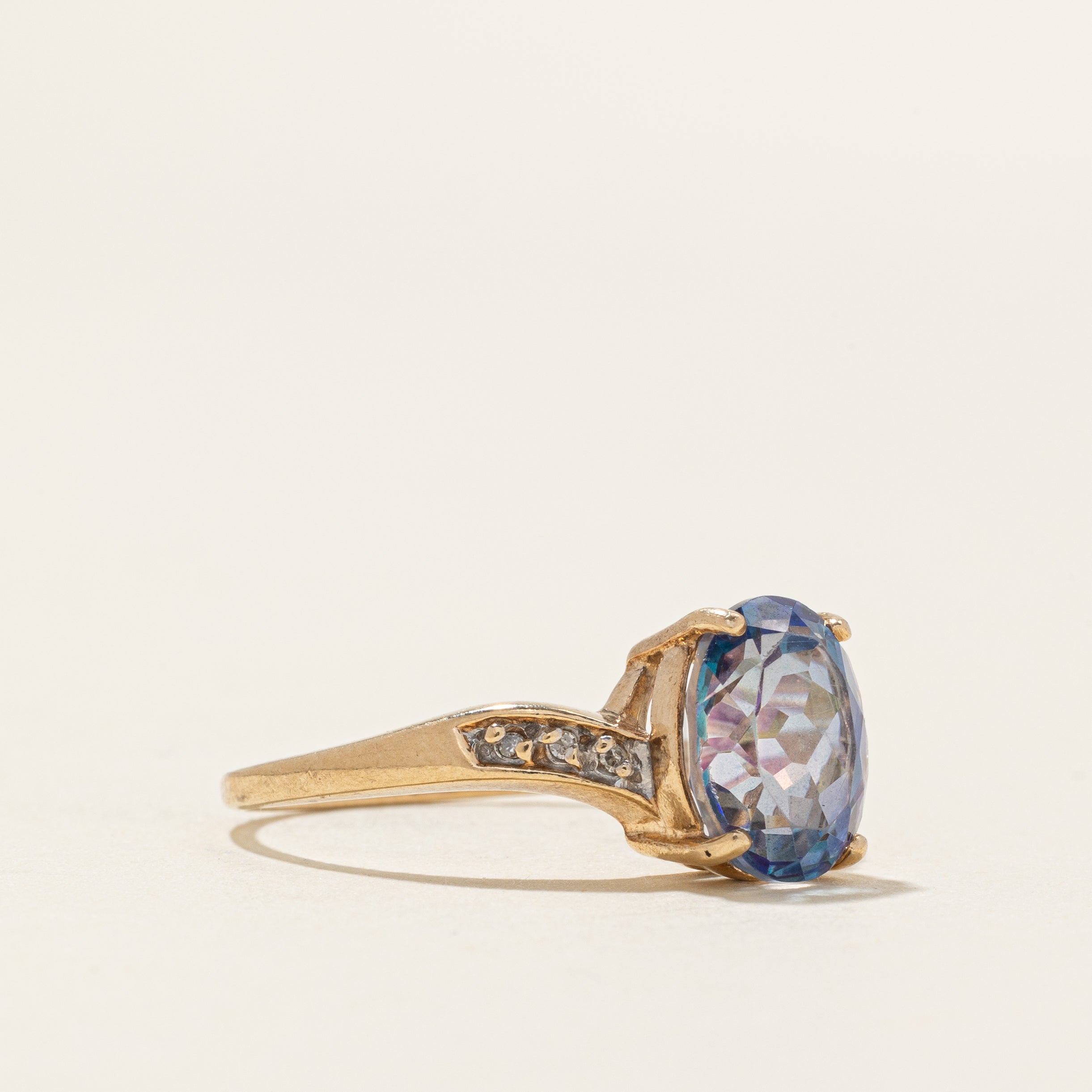 Bague sertie de topazes mystiques et de diamants | 3,40 ct, 0,03 ct au total | Taille 8,75