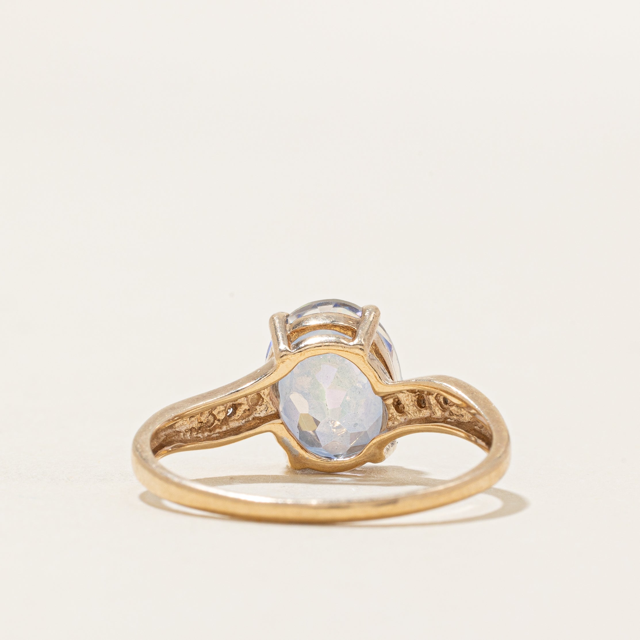 Bague sertie de topazes mystiques et de diamants | 3,40 ct, 0,03 ct au total | Taille 8,75