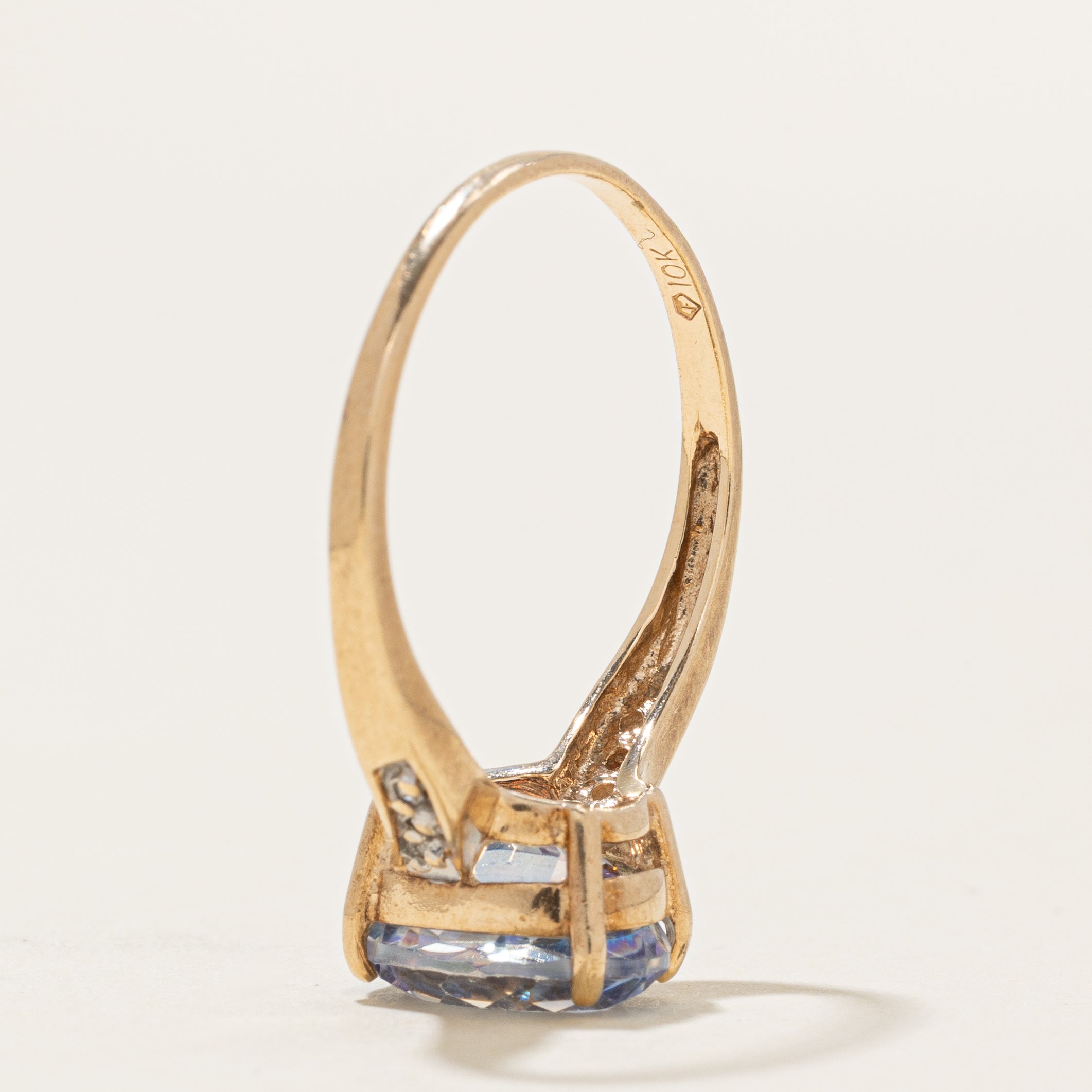 Bague sertie de topazes mystiques et de diamants | 3,40 ct, 0,03 ct au total | Taille 8,75