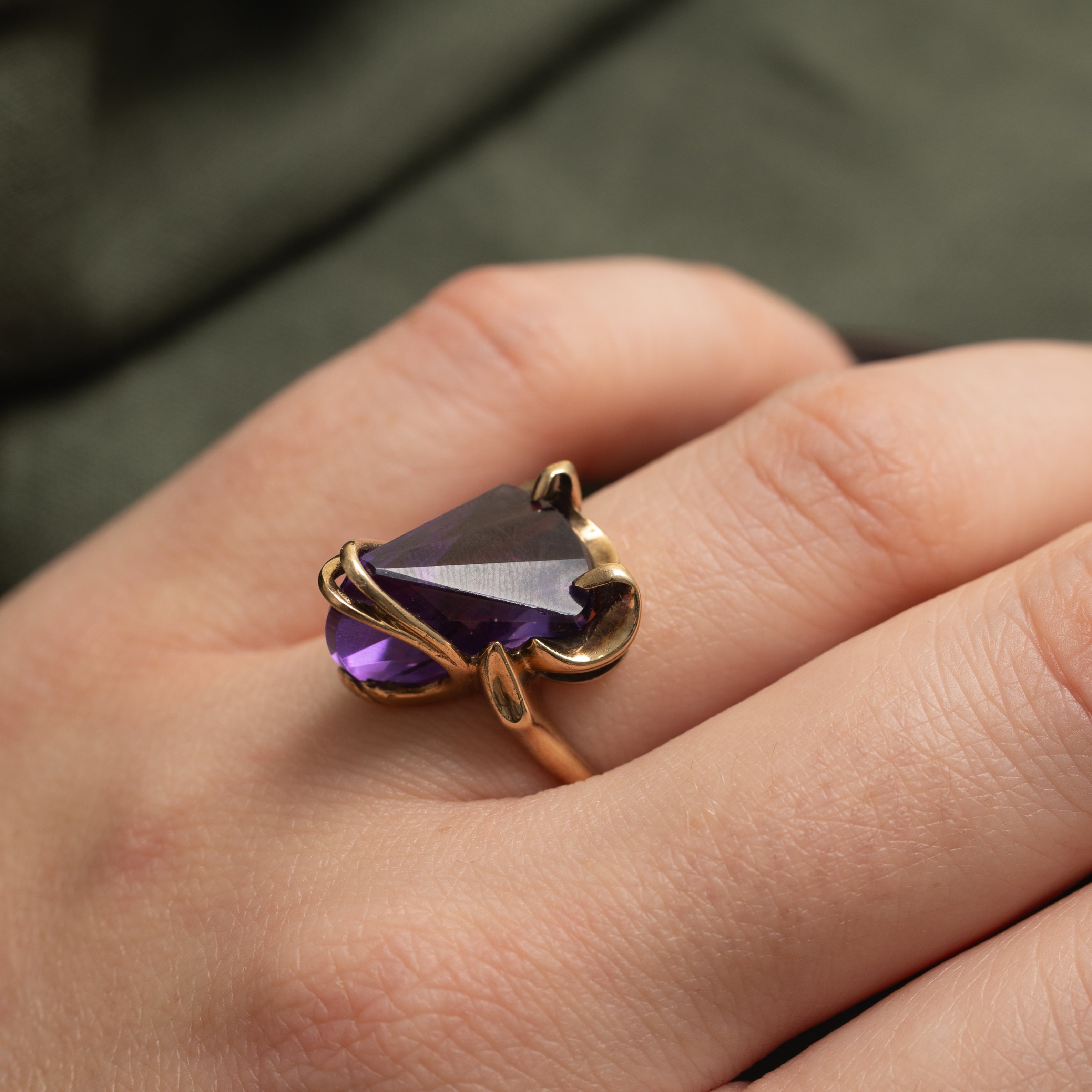 Solitaire Synthetic Sapphire Abstract Cocktail Ring | 16.00ct | SZ 6.25