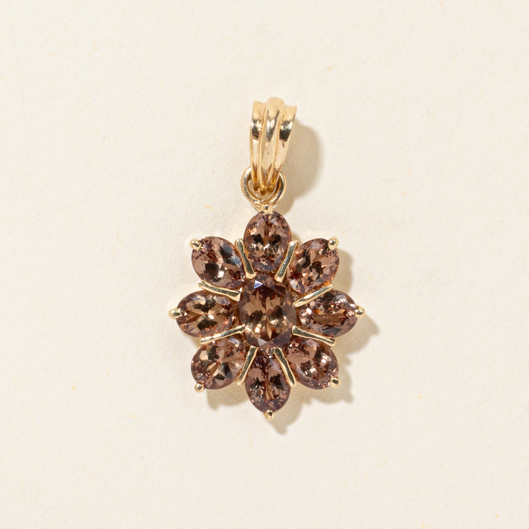 18k Colour-Changing Garnet Star Pendant | 4.00ctw