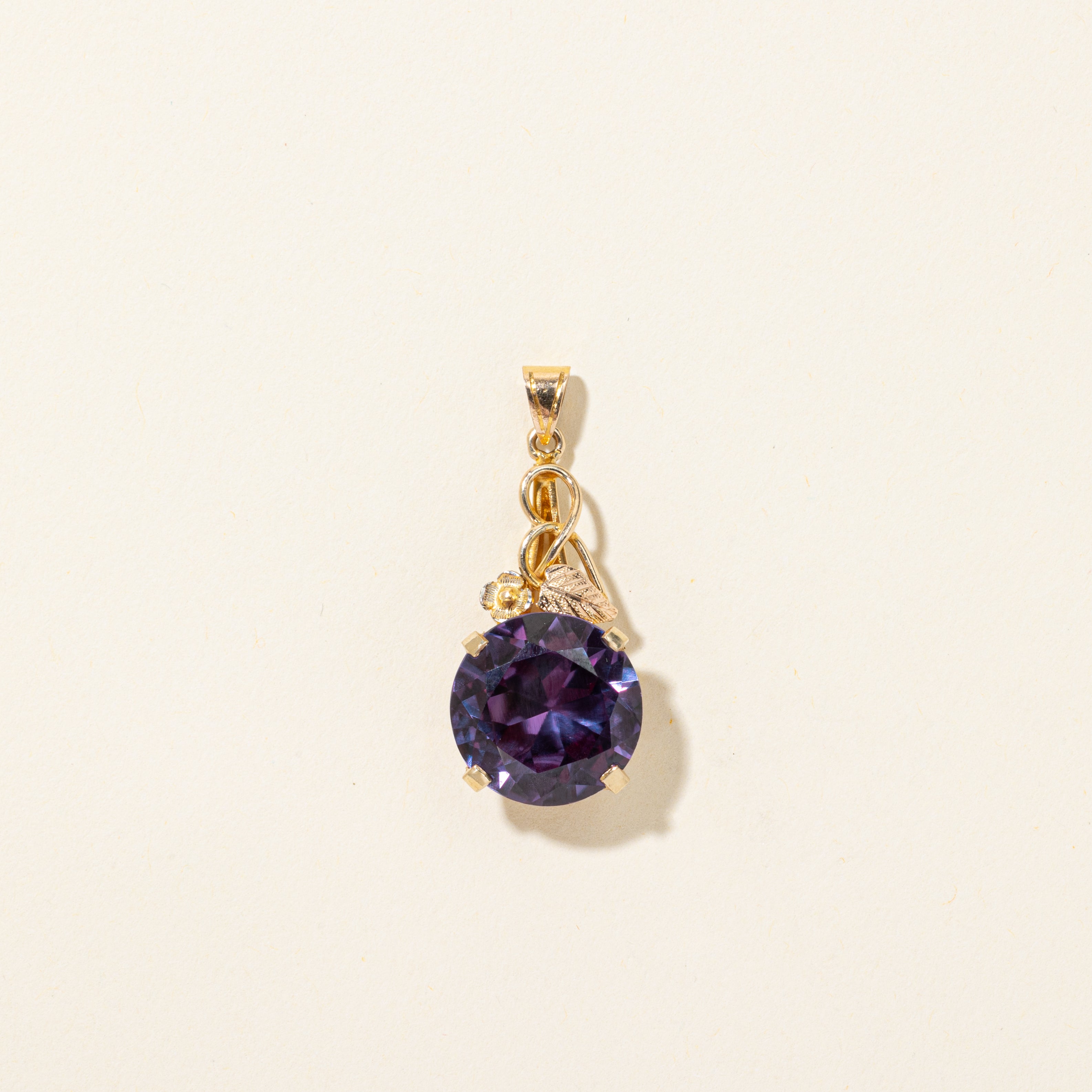 Basket Set Synthetic Colour-Changing Sapphire Floral Pendant | 11.00ct