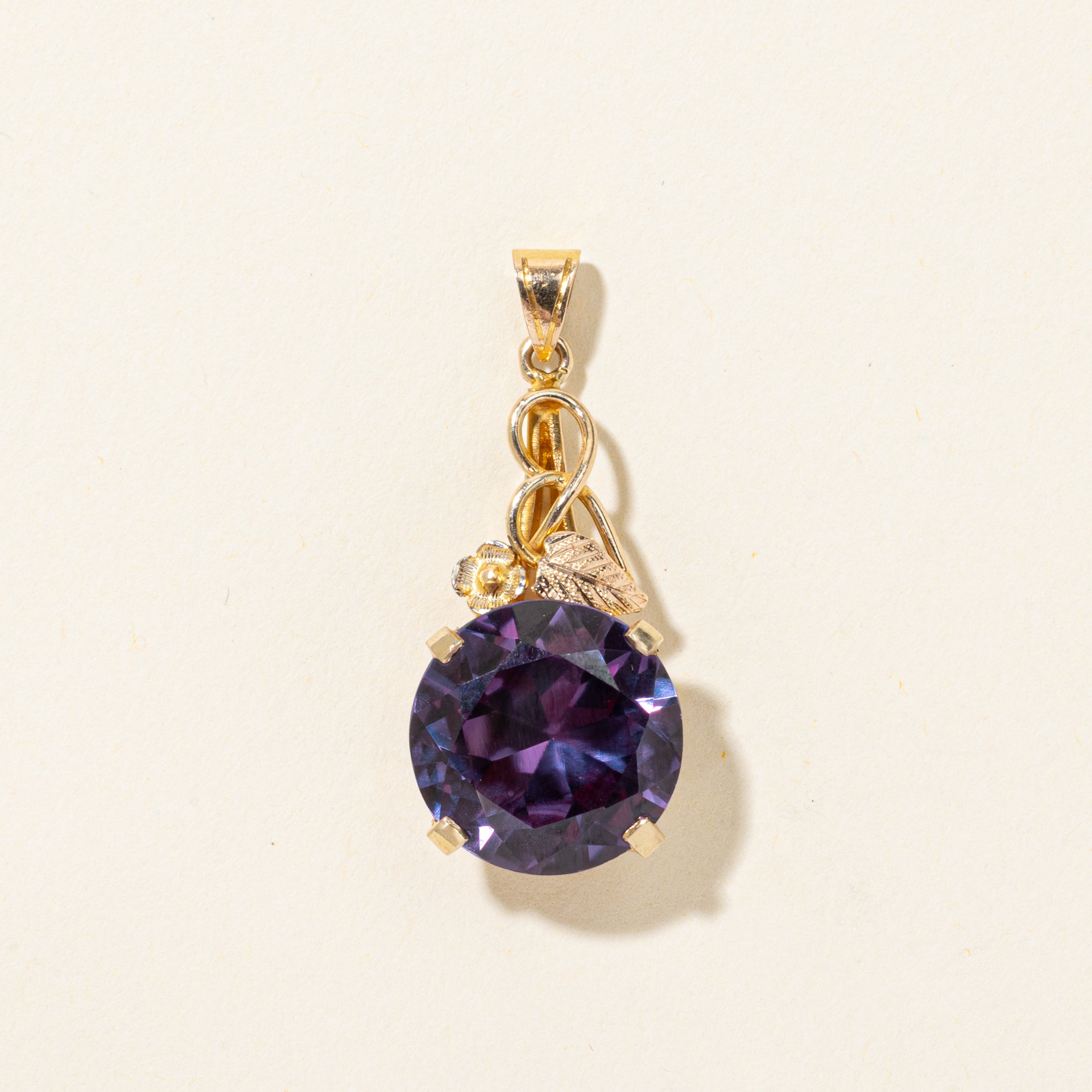 Basket Set Synthetic Colour-Changing Sapphire Floral Pendant | 11.00ct