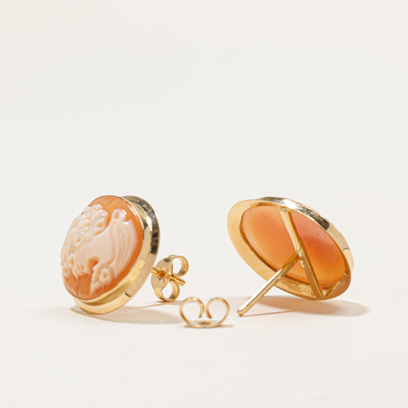 18k Shell Cameo Stud Earrings | 7.00ctw