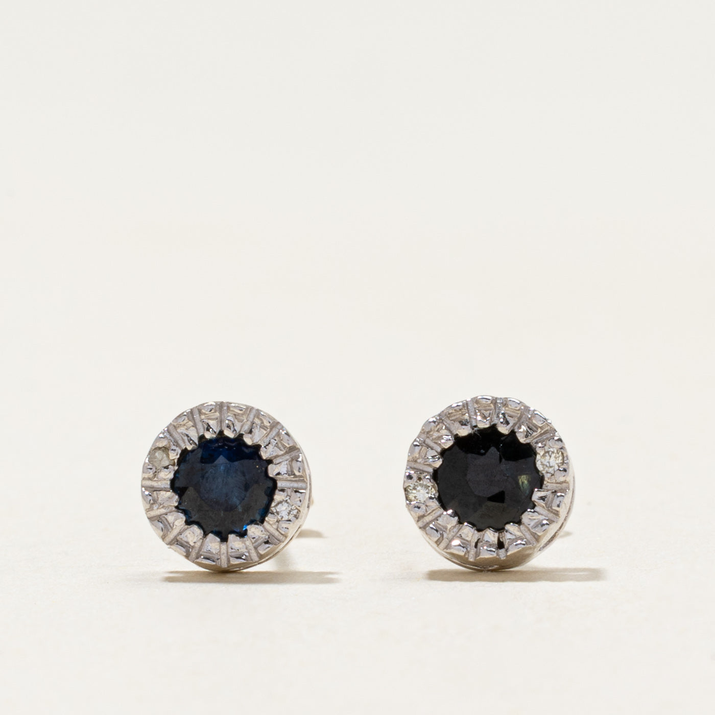Boucles d'oreilles puces en or 10 carats serties de saphirs et de diamants | 0,42 ct au total, 0,02 ct au total
