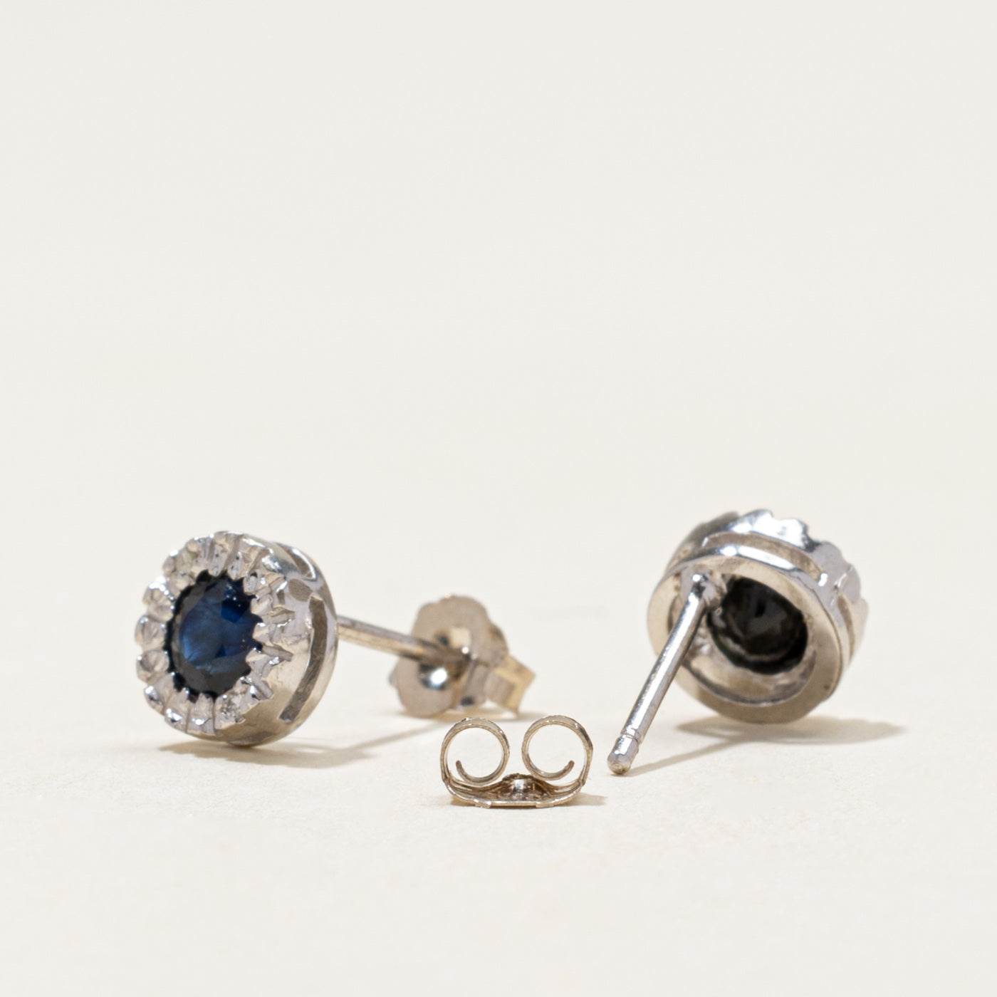 Boucles d'oreilles puces en or 10 carats serties de saphirs et de diamants | 0,42 ct au total, 0,02 ct au total