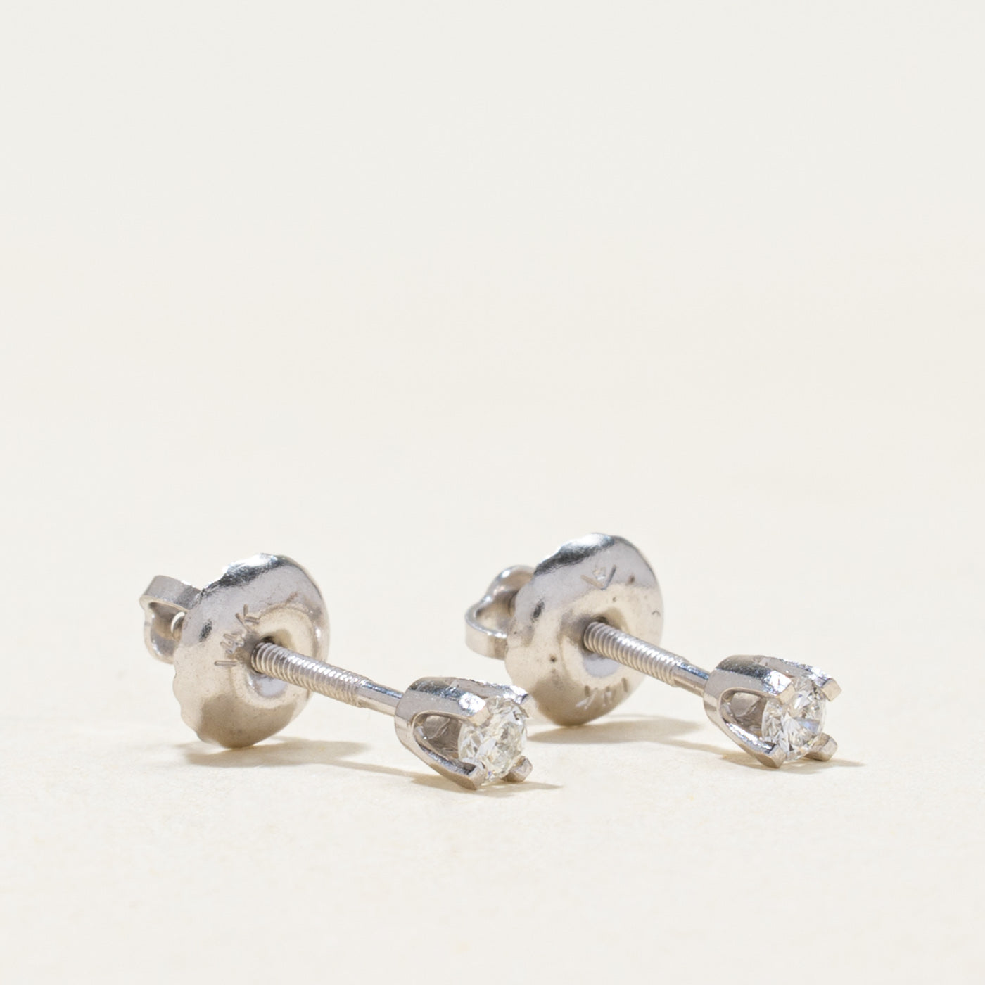 Boucles d'oreilles puces en or 14 carats serties de diamants | 0,08 ct