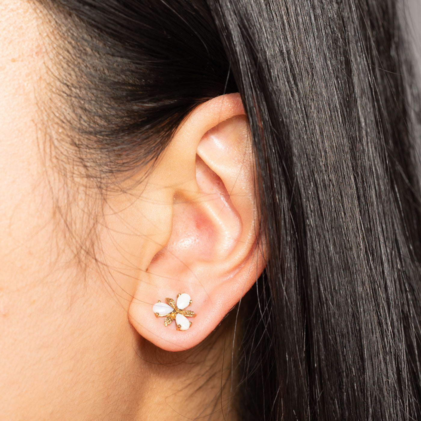 Boucles d'oreilles puces en forme de feuille d'opale | 0,50 ct