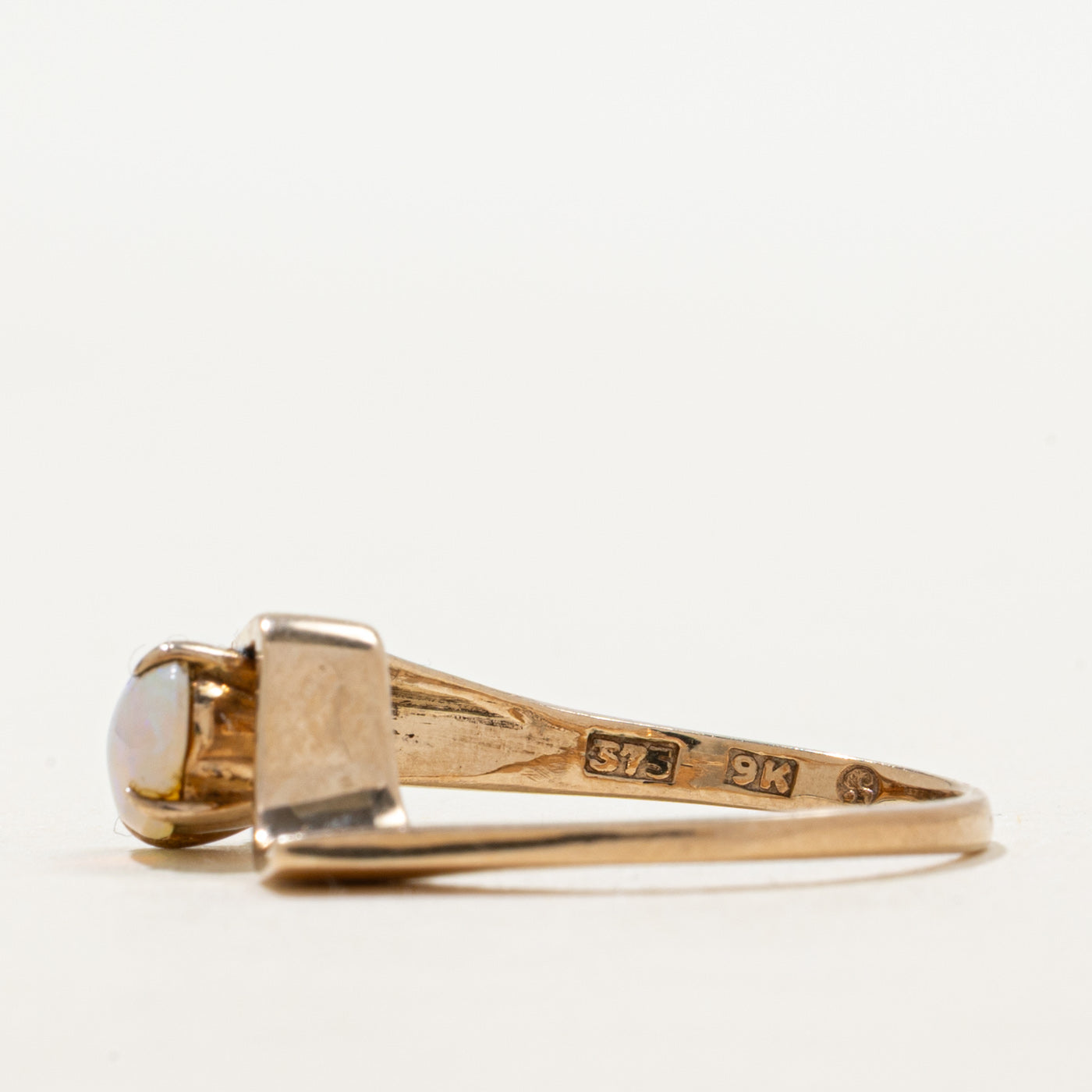 Bague abstraite en opale | 0,50 ct | Taille 5,75