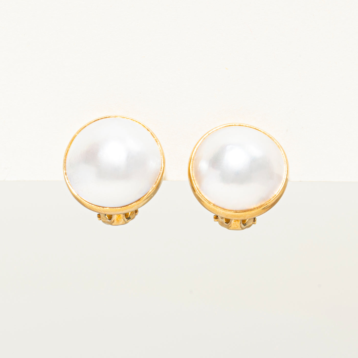 18k Yellow Gold Mabé Pearl Stud Earrings