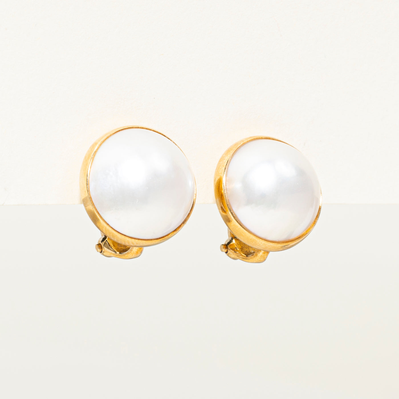 18k Yellow Gold Mabé Pearl Stud Earrings
