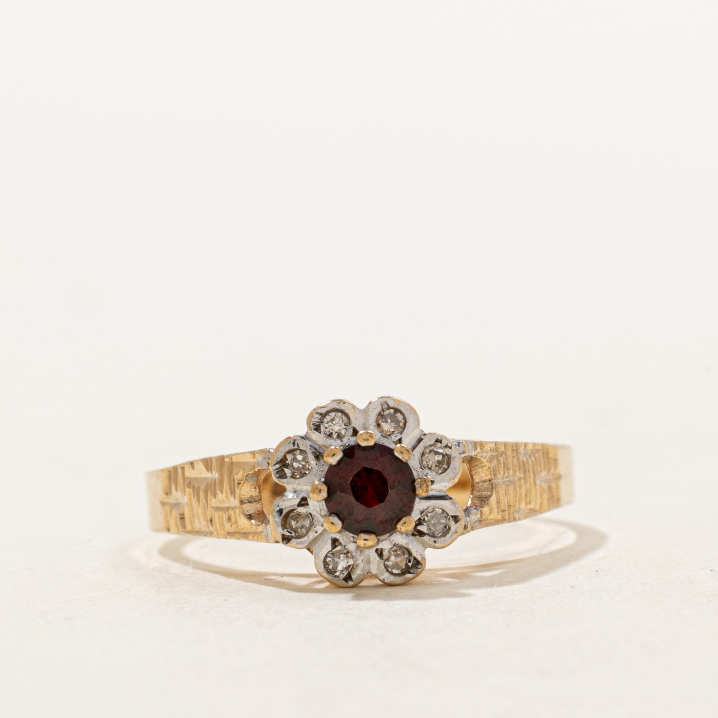 1977 Birmingham Garnet & Diamond Daisy Ring | 0.22ct, 0.04ctw | SZ 8.25 |