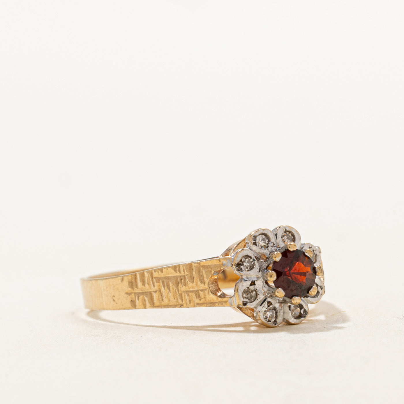 1977 Birmingham Garnet & Diamond Daisy Ring | 0.22ct, 0.04ctw | SZ 8.25 |