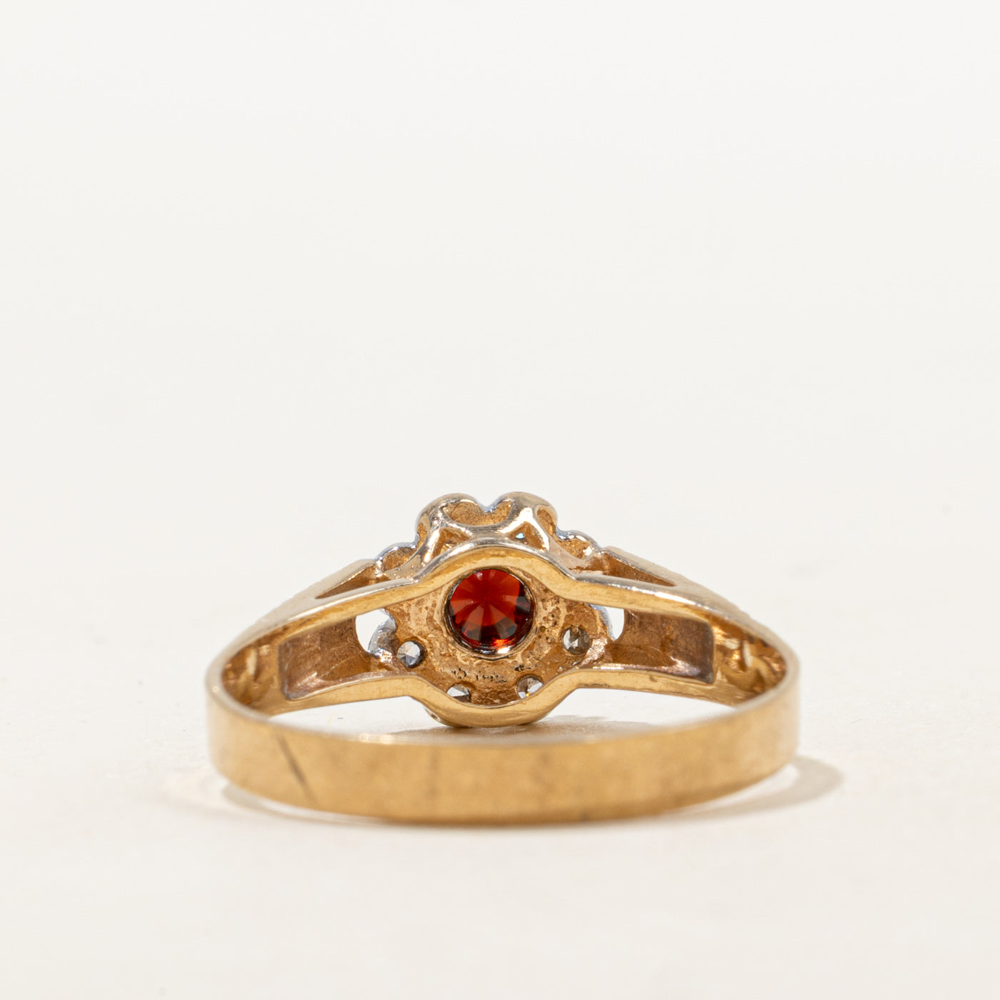 1977 Birmingham Garnet & Diamond Daisy Ring | 0.22ct, 0.04ctw | SZ 8.25 |