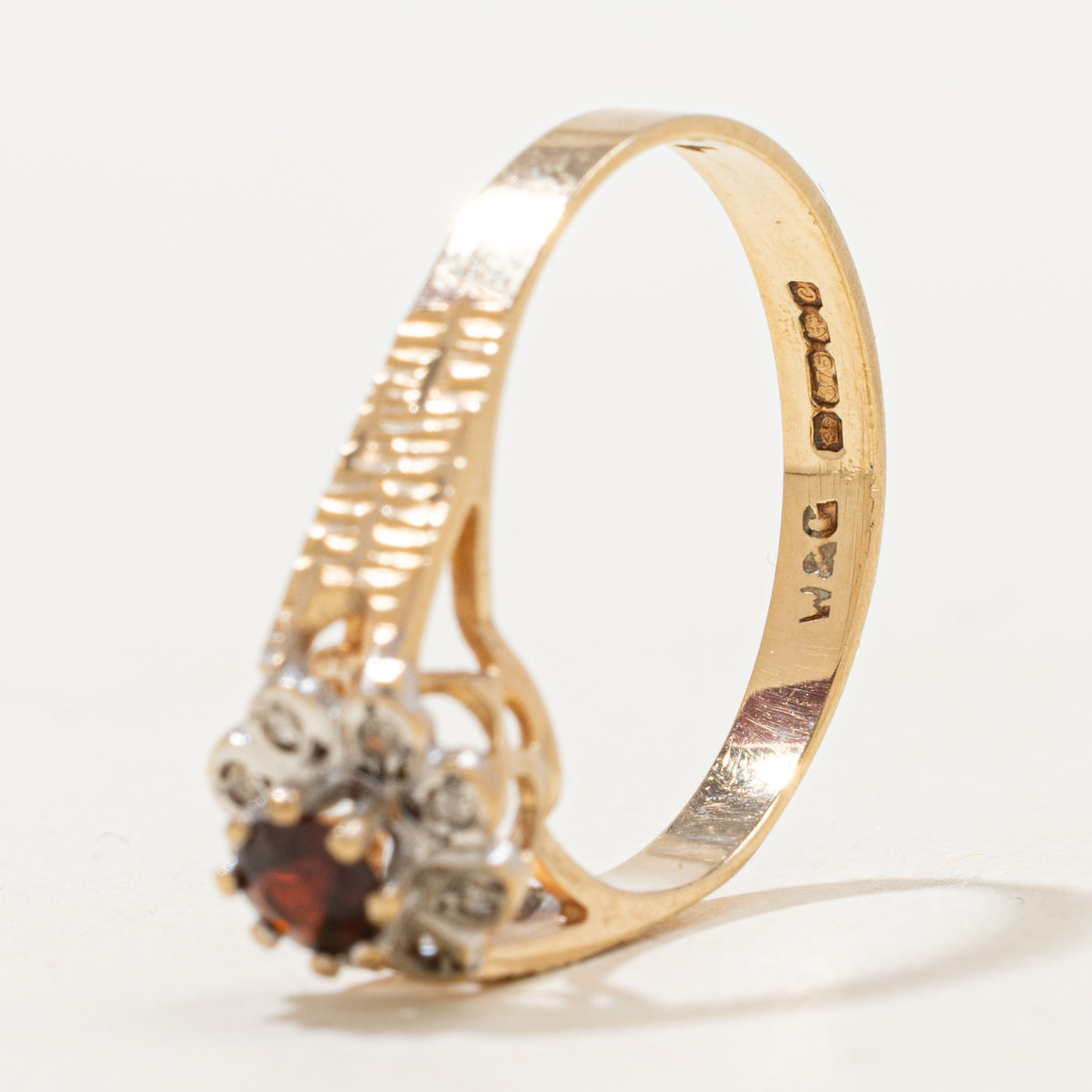 1977 Birmingham Garnet & Diamond Daisy Ring | 0.22ct, 0.04ctw | SZ 8.25 |