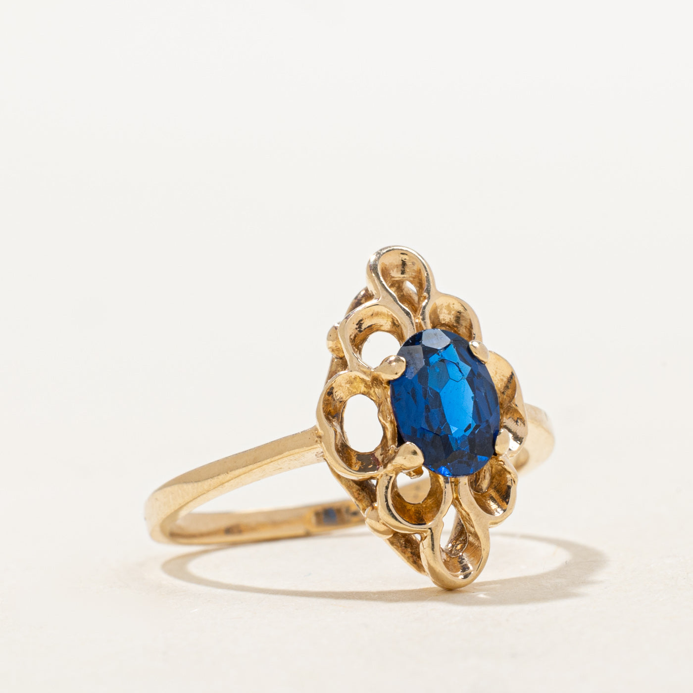 Bague ajourée géométrique en saphir synthétique | 0,74 ct | Taille 6,75 |