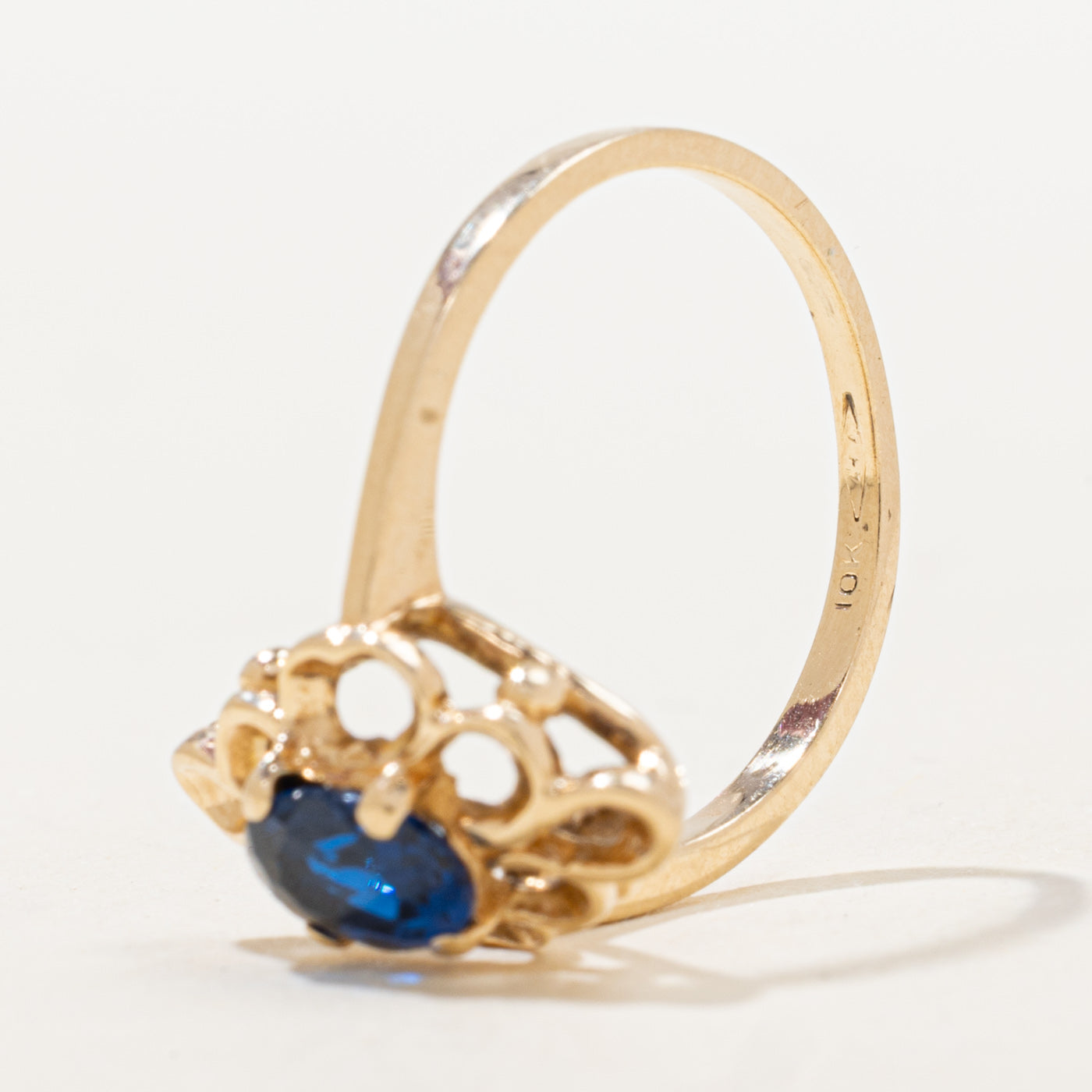 Bague ajourée géométrique en saphir synthétique | 0,74 ct | Taille 6,75 |