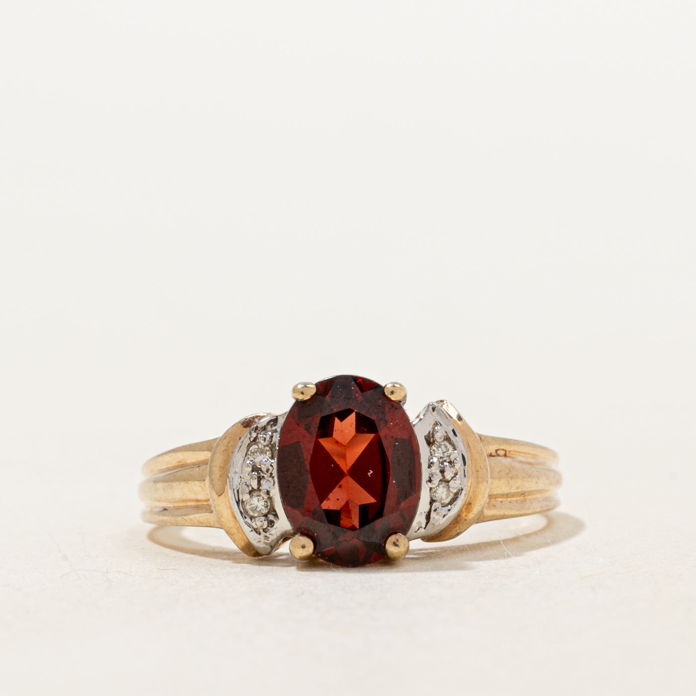 Oval Cut Garnet & Diamond Grooved Ring | 1.3ct, 0.02ctw | SZ 6.25 |
