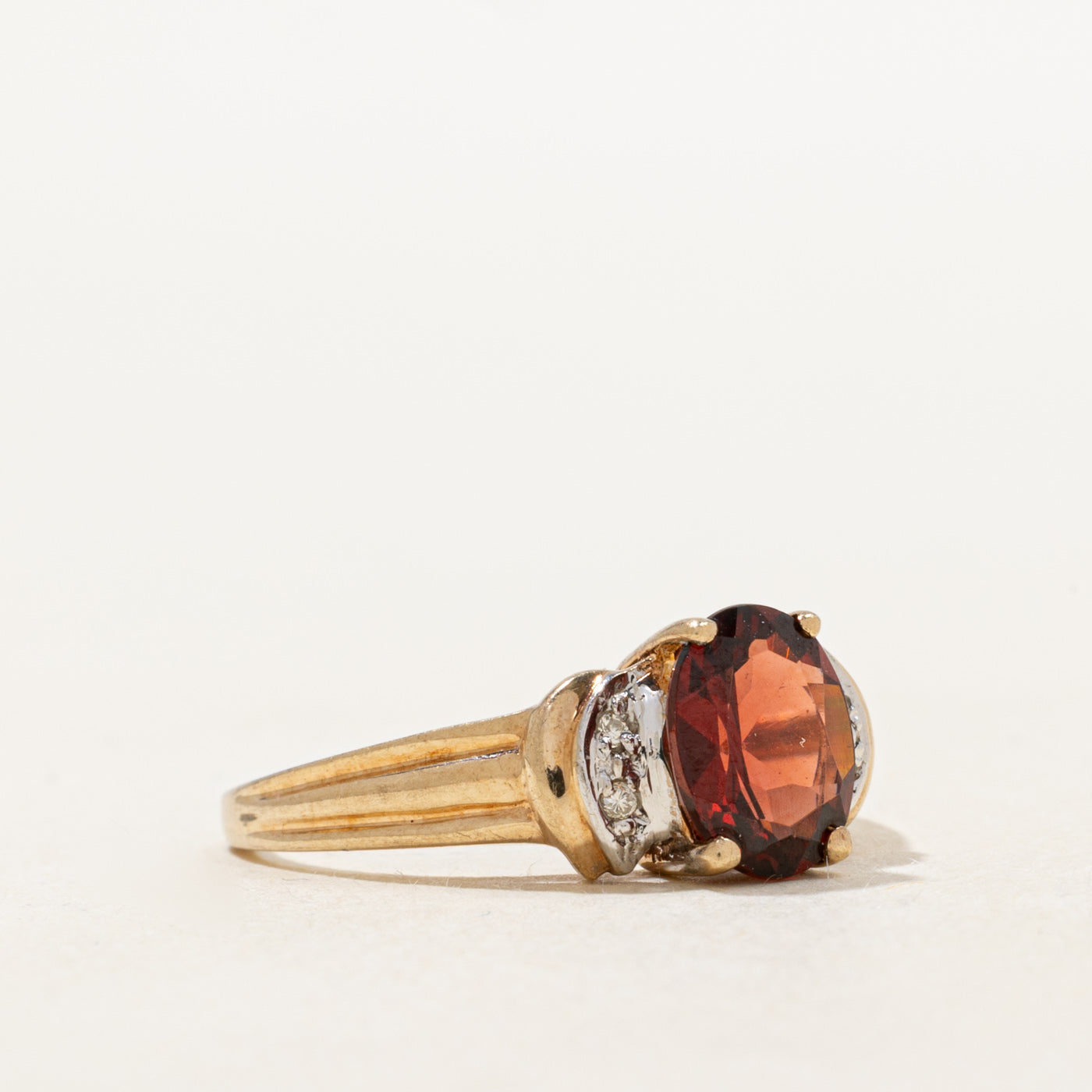 Oval Cut Garnet & Diamond Grooved Ring | 1.3ct, 0.02ctw | SZ 6.25 |
