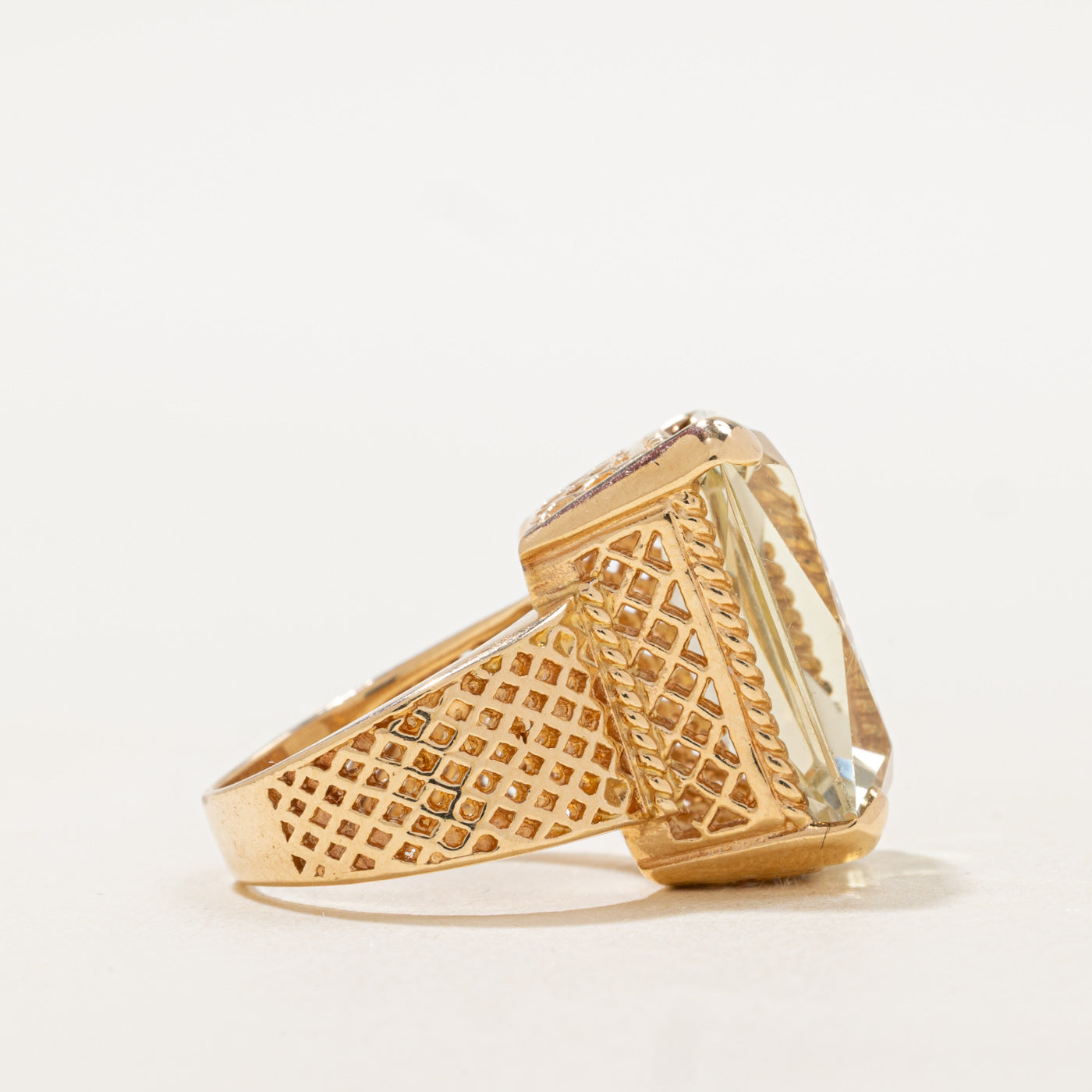 Bague cocktail en quartz fumé à motif tissé | 10,48 ct | Taille 5,5 |