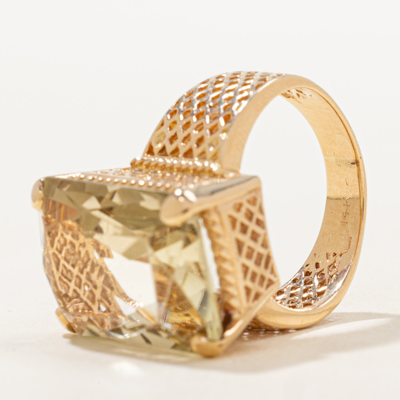 Bague cocktail en quartz fumé à motif tissé | 10,48 ct | Taille 5,5 |