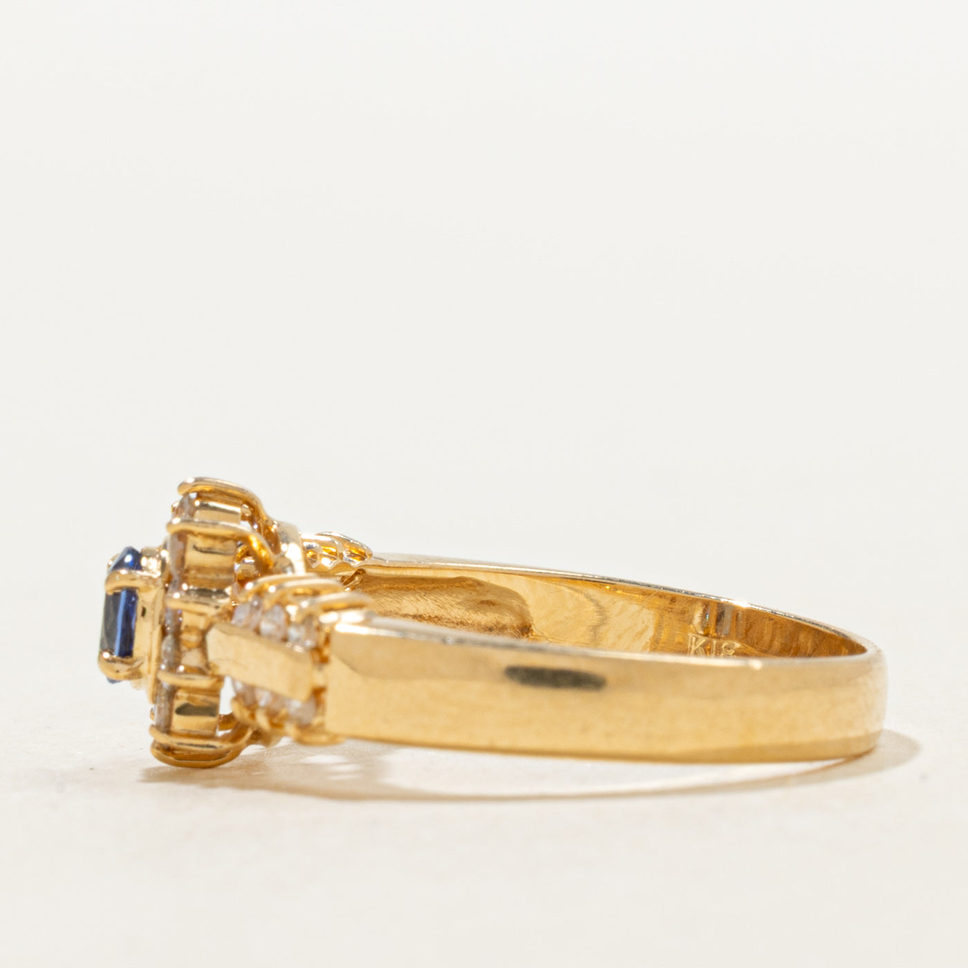 Bague halo pétales saphir et diamants | 0,26 ct, 0,21 ct au total | Taille 6,25 |