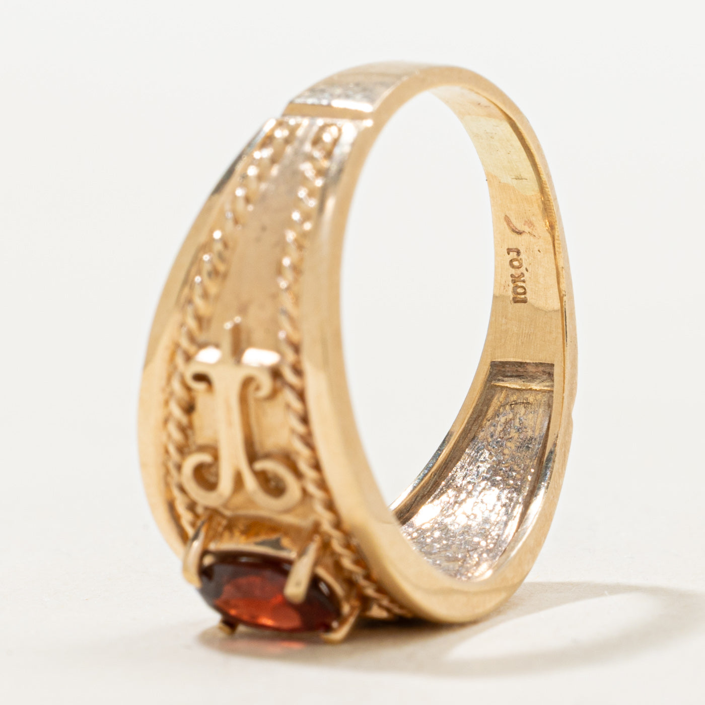 Oval Cut Garnet Scrollwork Band | 0.44ct | SZ 8.0 |
