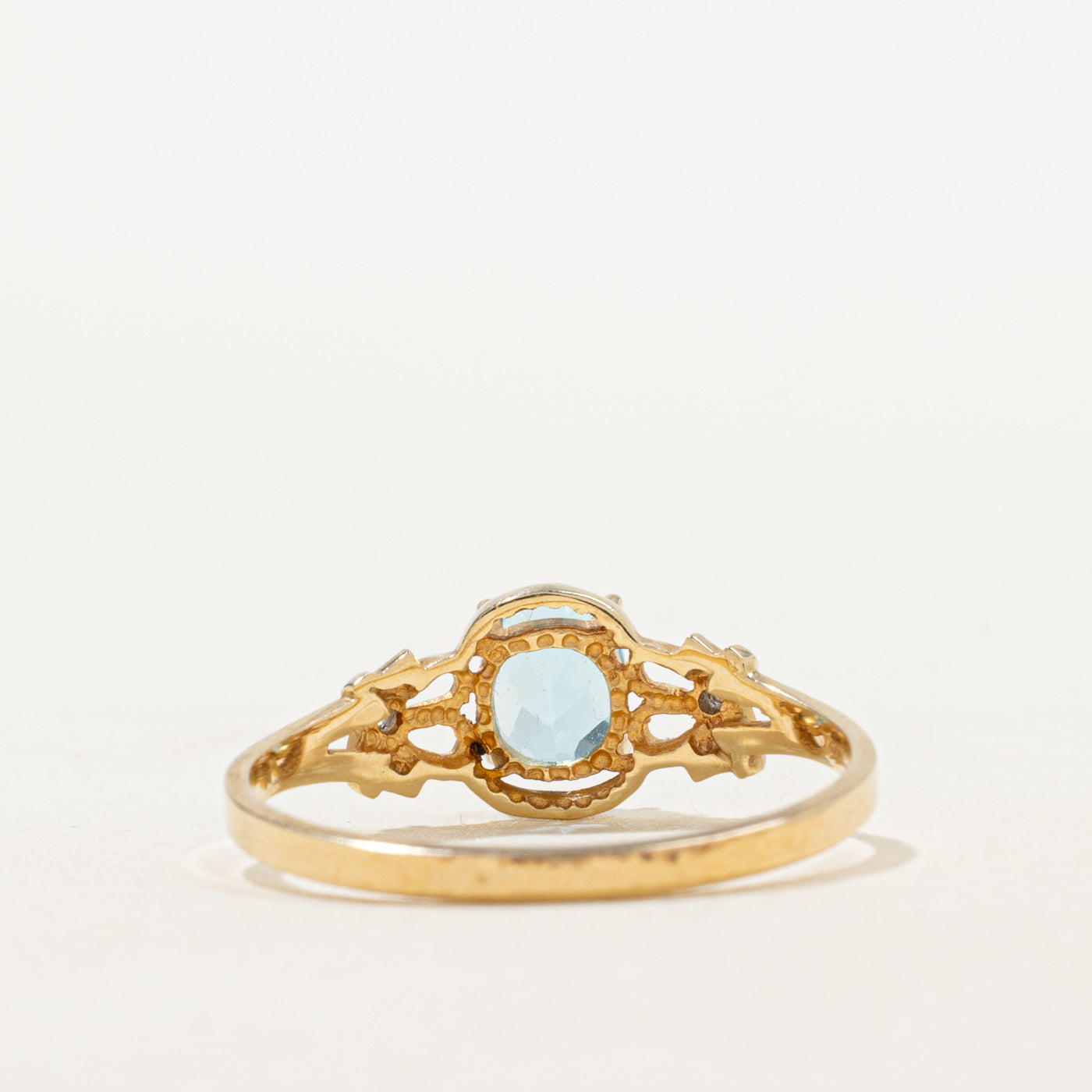 Bague ajourée en topaze bleue taille ovale et diamants | 0,9 ct, 0,02 ct au total | Taille 10,0 |