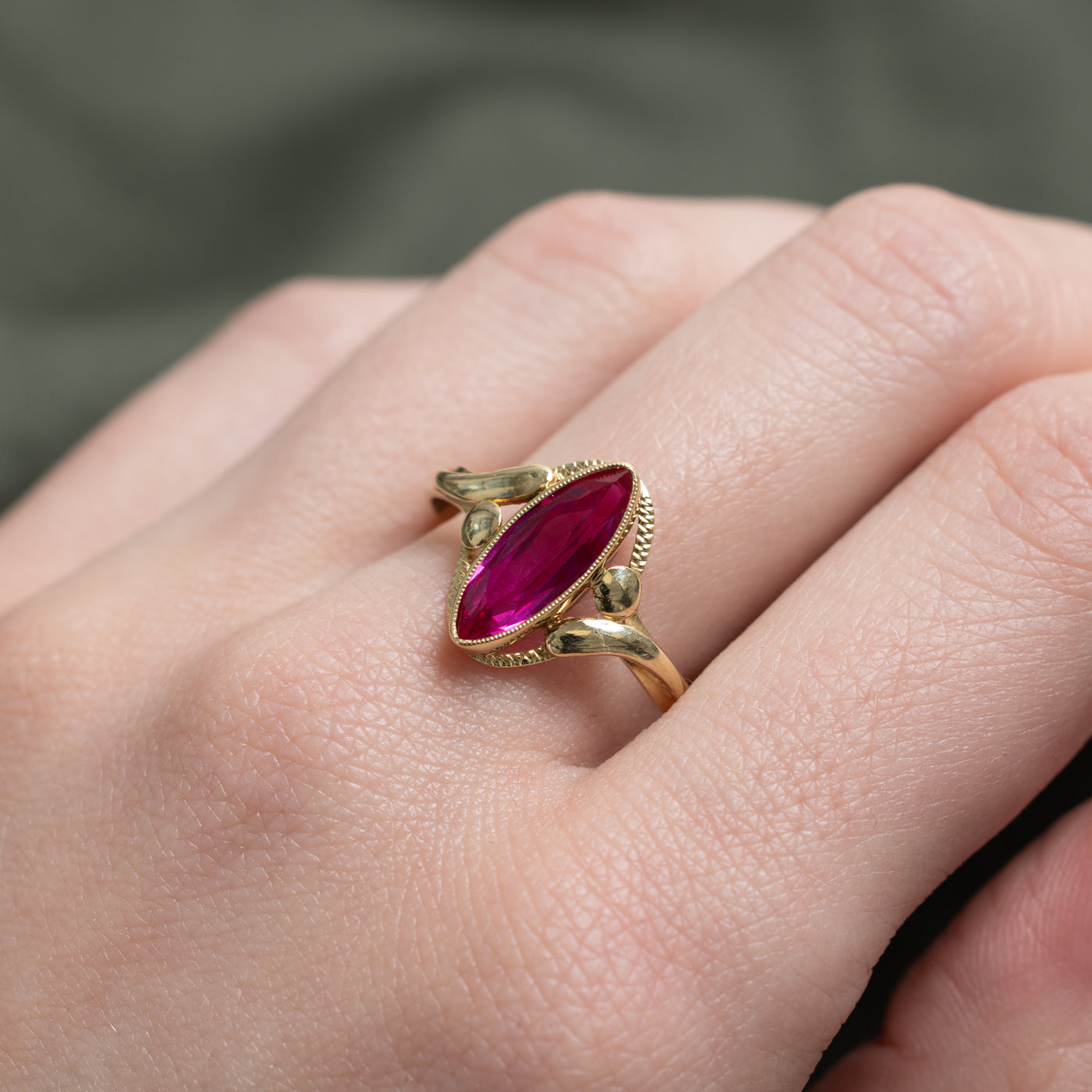Bague navette en rubis synthétique serti clos | Taille 9,75 |
