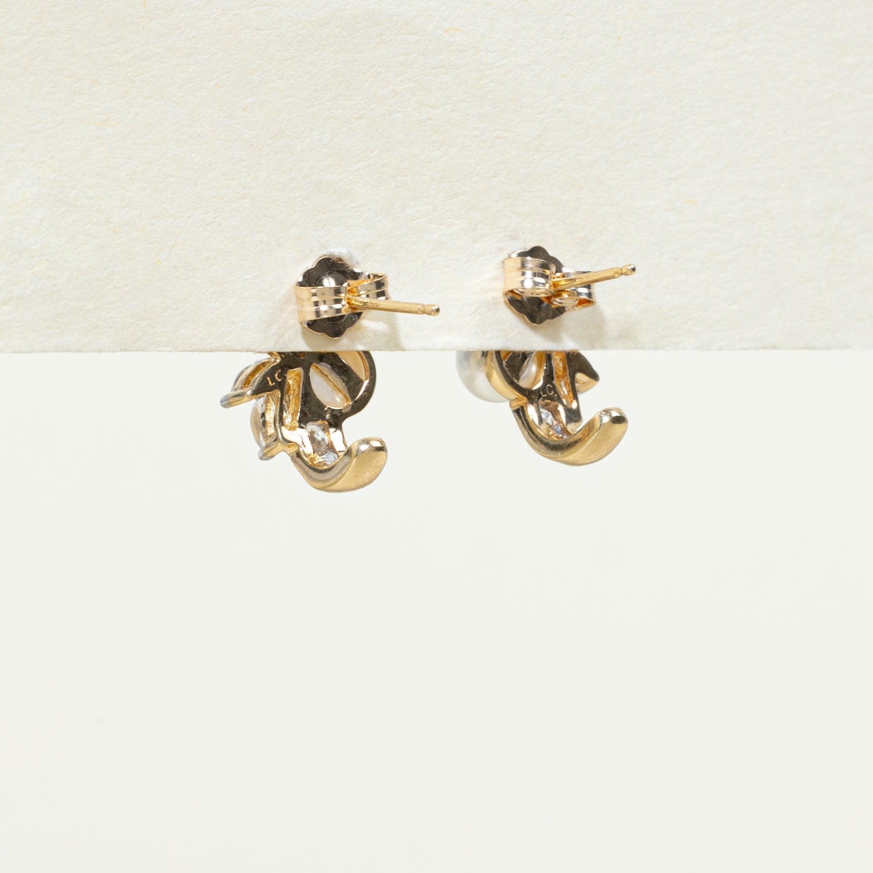 Boucles d'oreilles pendantes serties de saphirs synthétiques et de perles | 0,50 ct