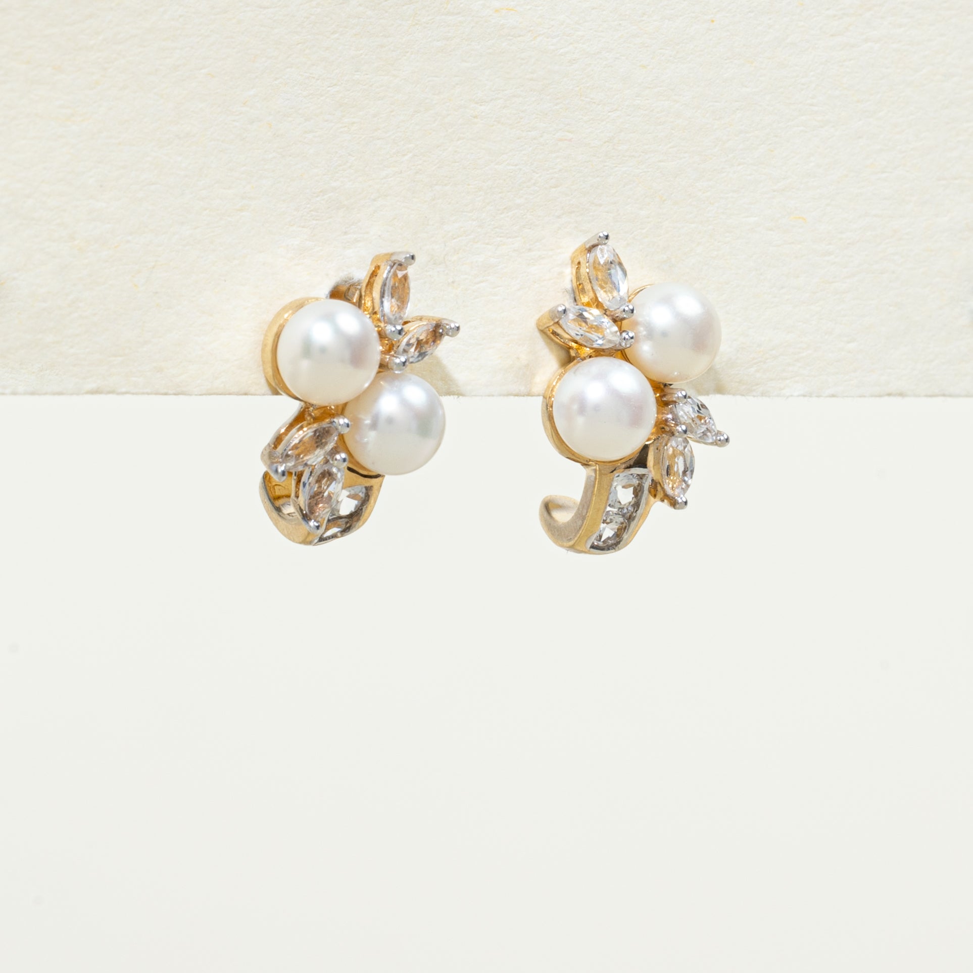 Boucles d'oreilles pendantes serties de saphirs synthétiques et de perles | 0,50 ct