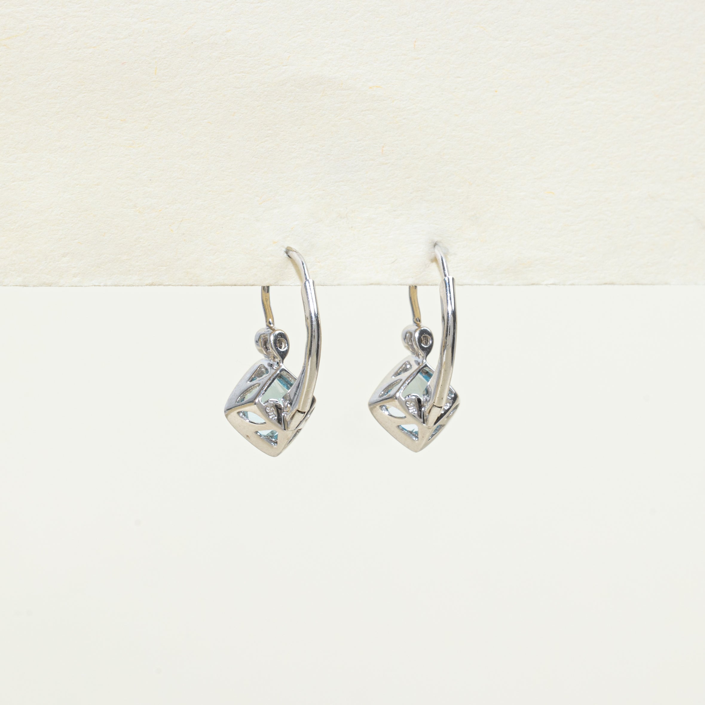 Boucles d'oreilles en topaze bleue taille coussin et diamants | 2,00 ct, 0,02 ct