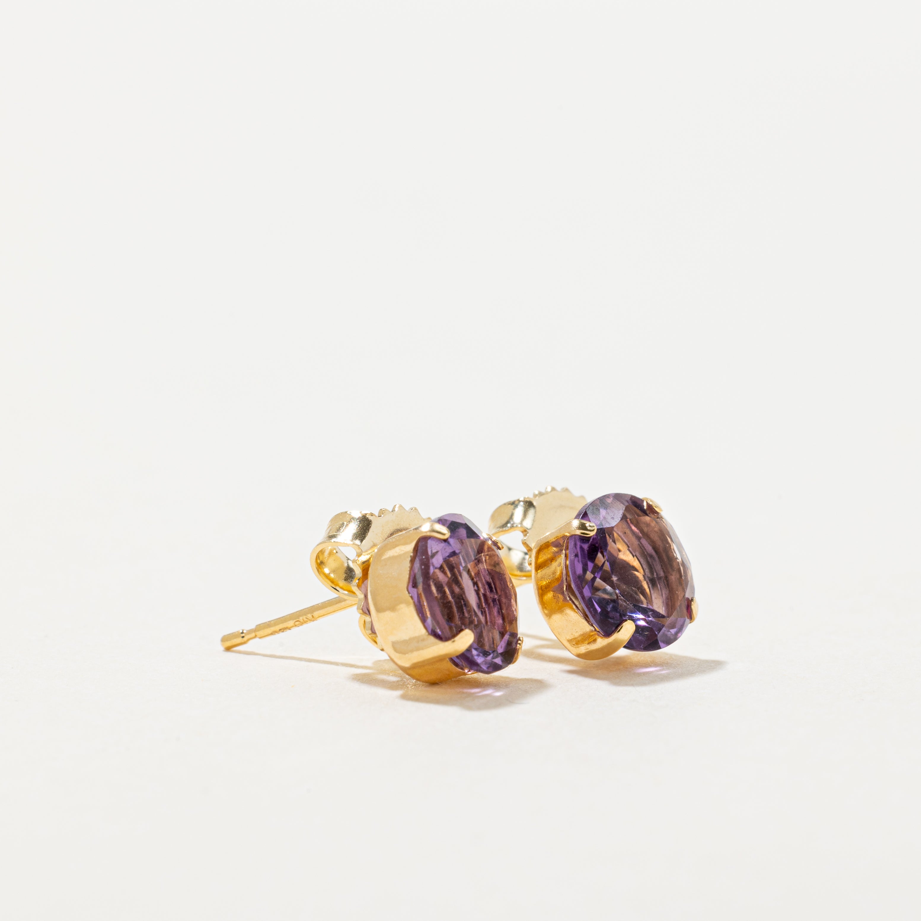 Boucles d'oreilles puces en améthyste 18 carats | 2,40 ct