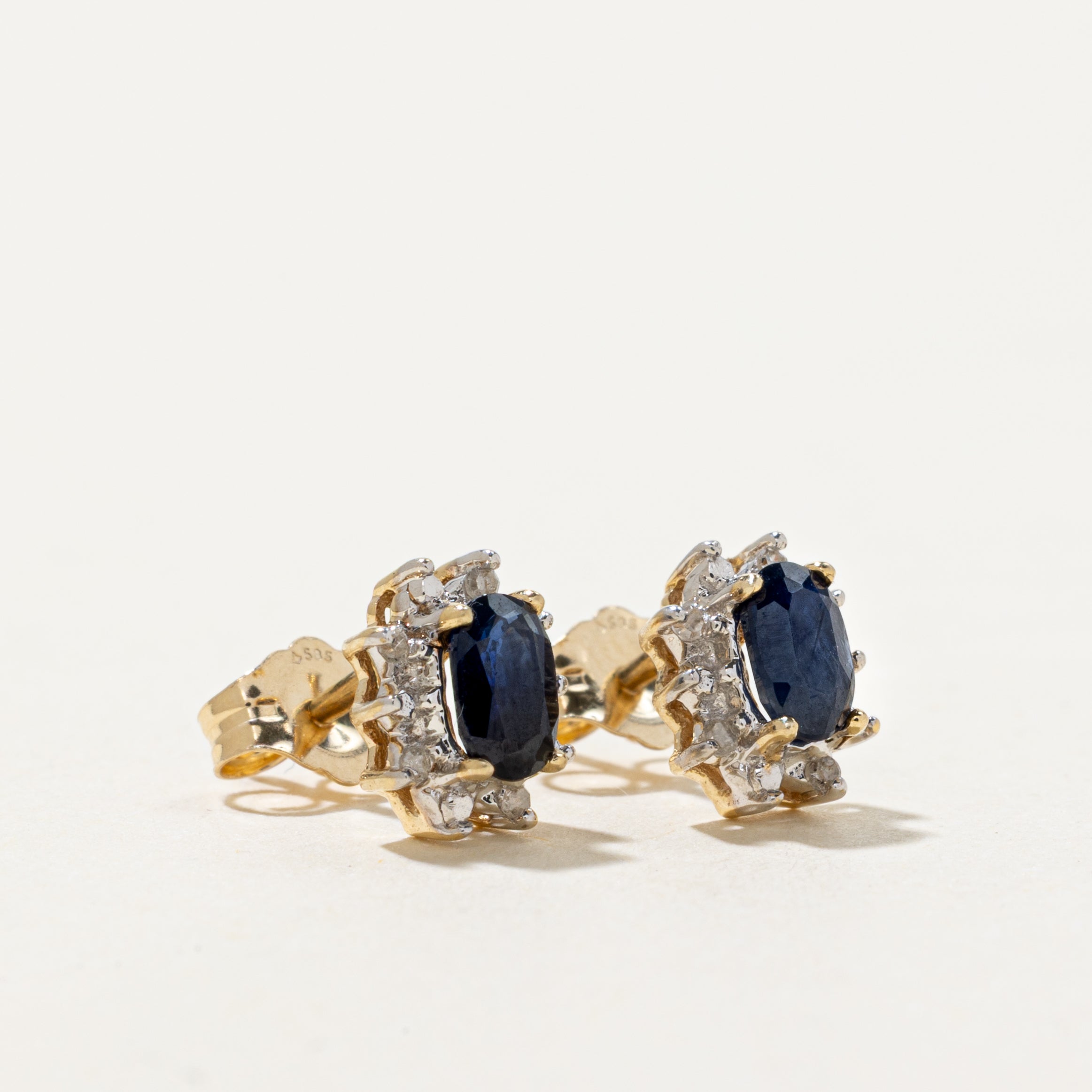 Boucles d'oreilles puces halo saphir et diamant bicolores | 0,40 ct, 0,04 ct