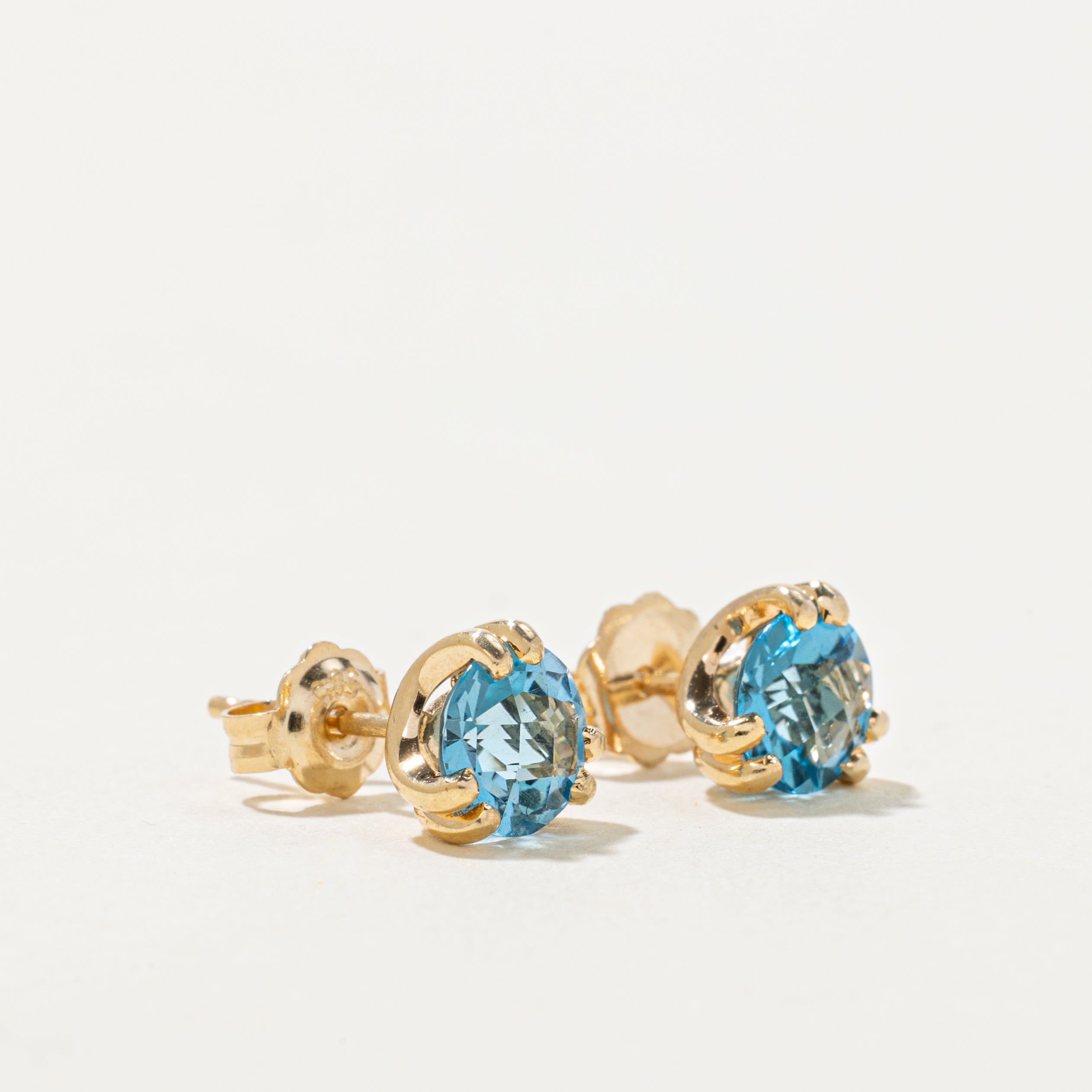 Boucles d'oreilles puces cannelées en topaze bleue | 1,70 ct