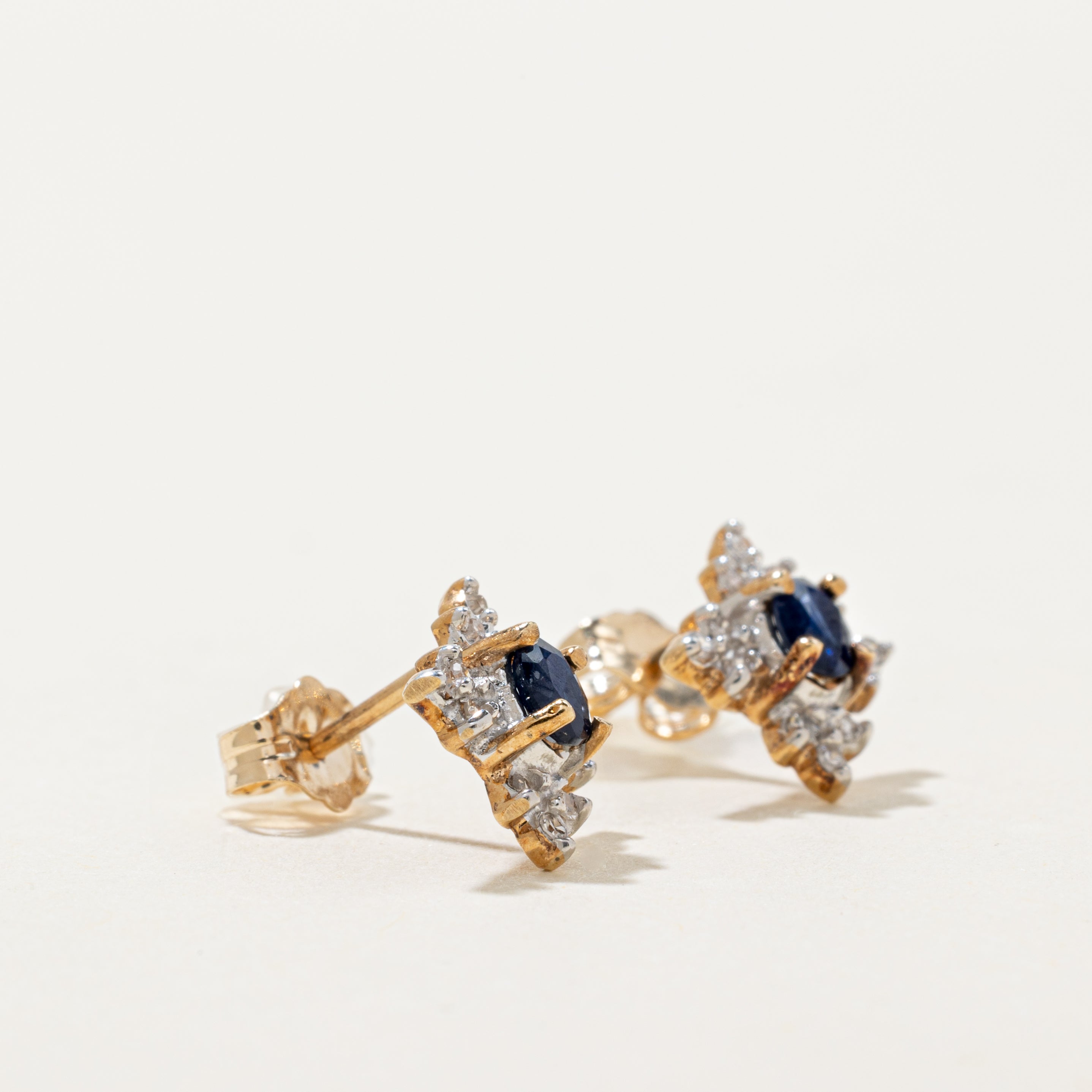 Boucles d'oreilles puces en saphir et diamants, motif flocon de neige | 0,36 ct, 0,10 ct