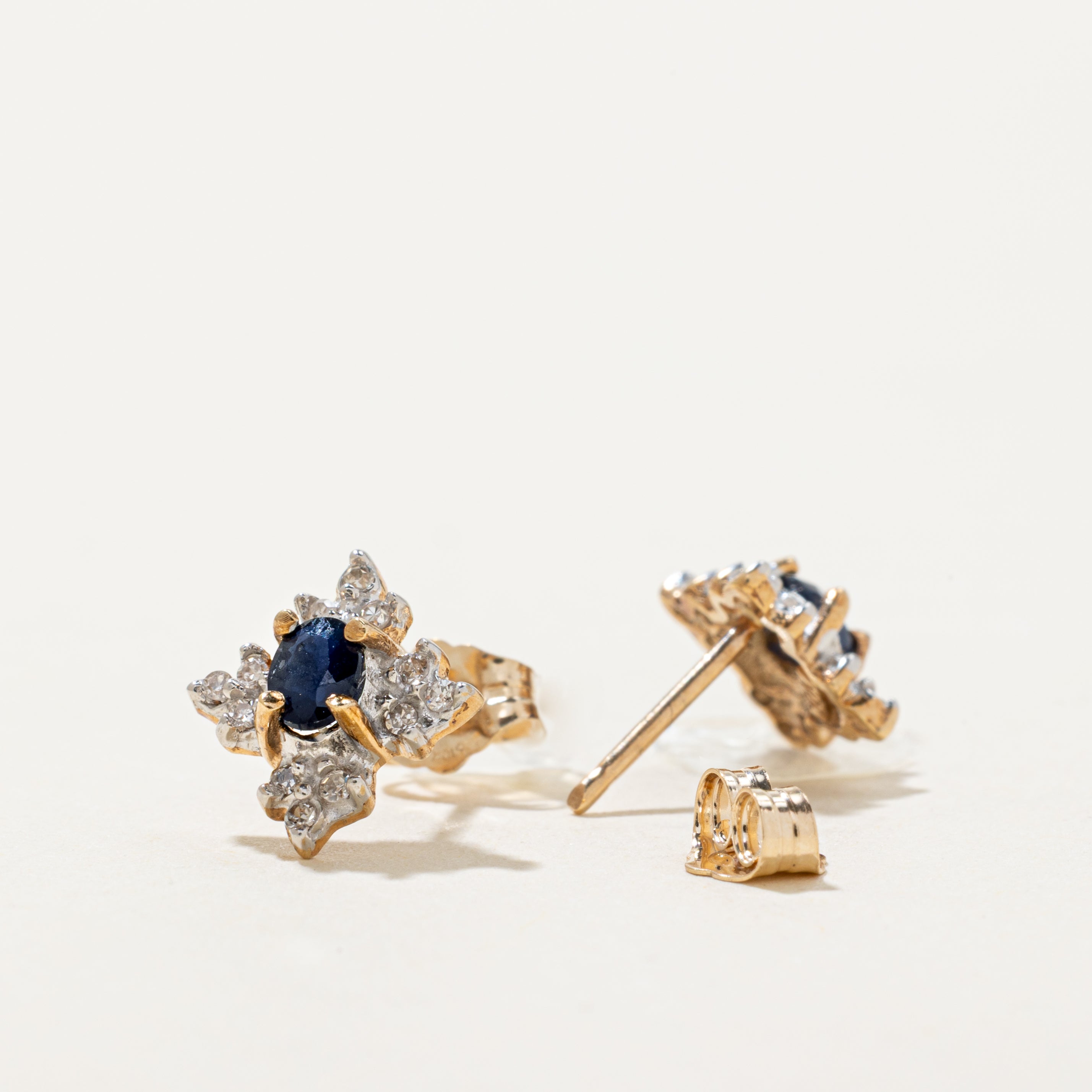 Boucles d'oreilles puces en saphir et diamants, motif flocon de neige | 0,36 ct, 0,10 ct