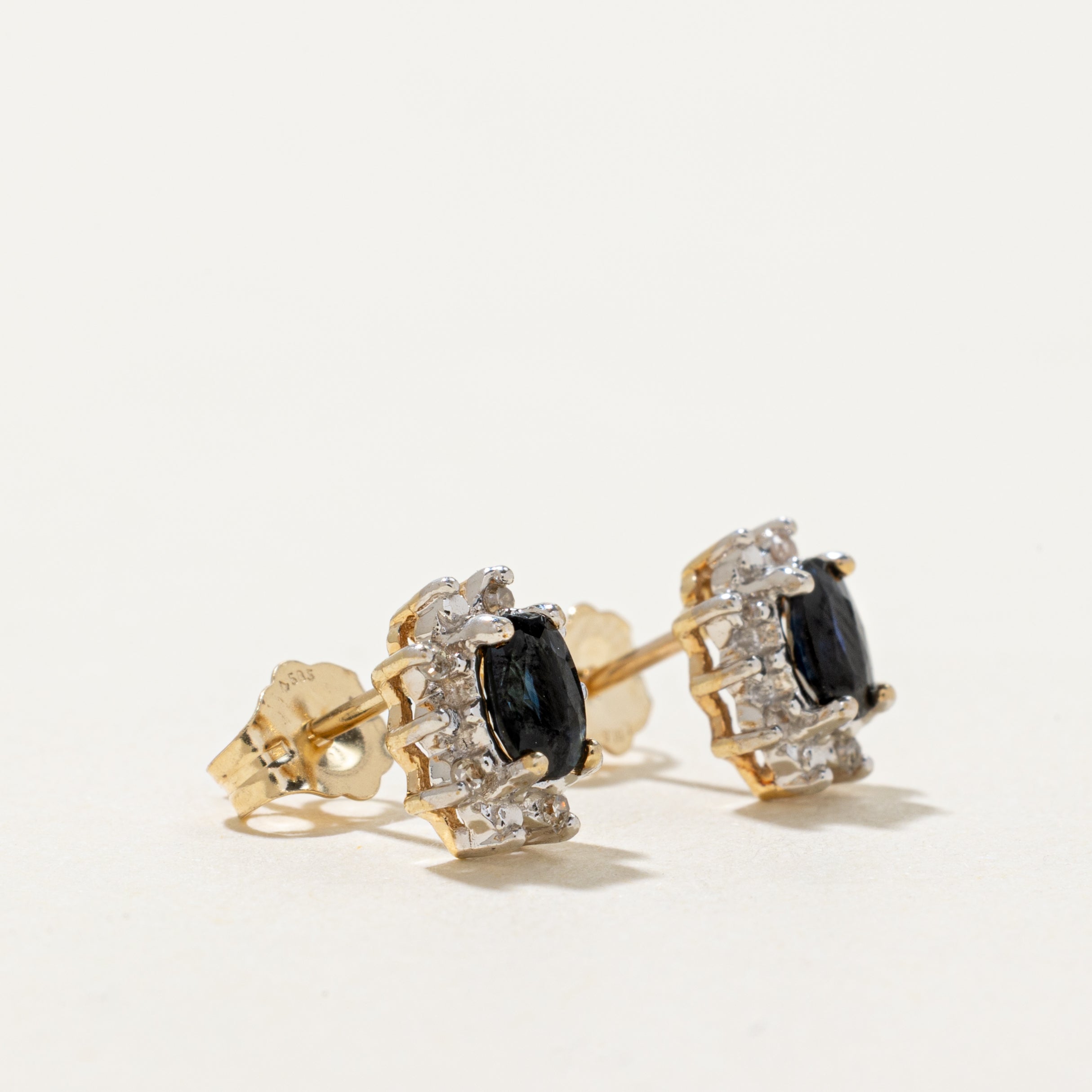 Boucles d'oreilles puces serties de saphirs et de diamants (halo) | 0,44 ct, 0,05 ct