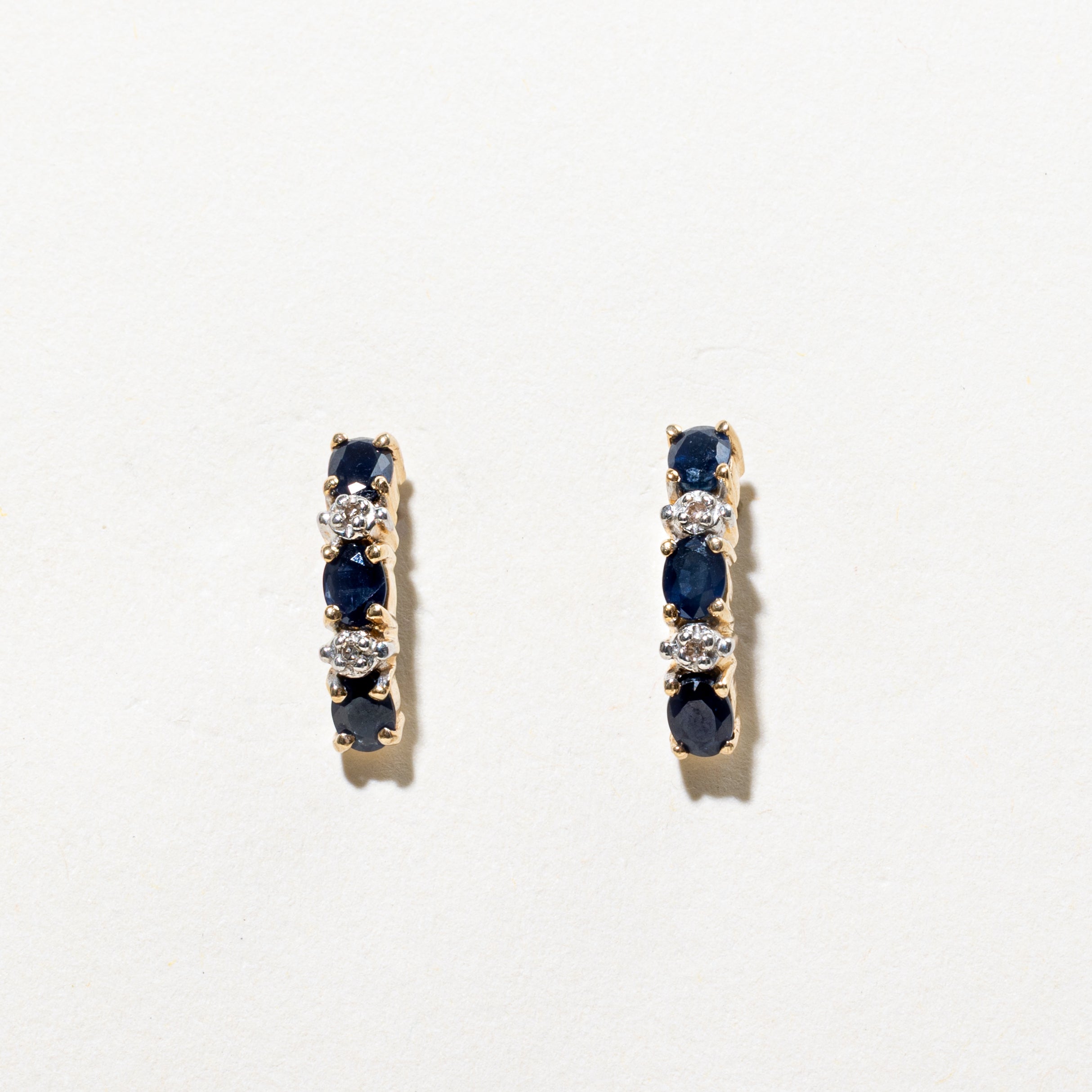Boucles d'oreilles pendantes incurvées en saphir et diamants | 1,32 ct au total, 0,02 ct au total
