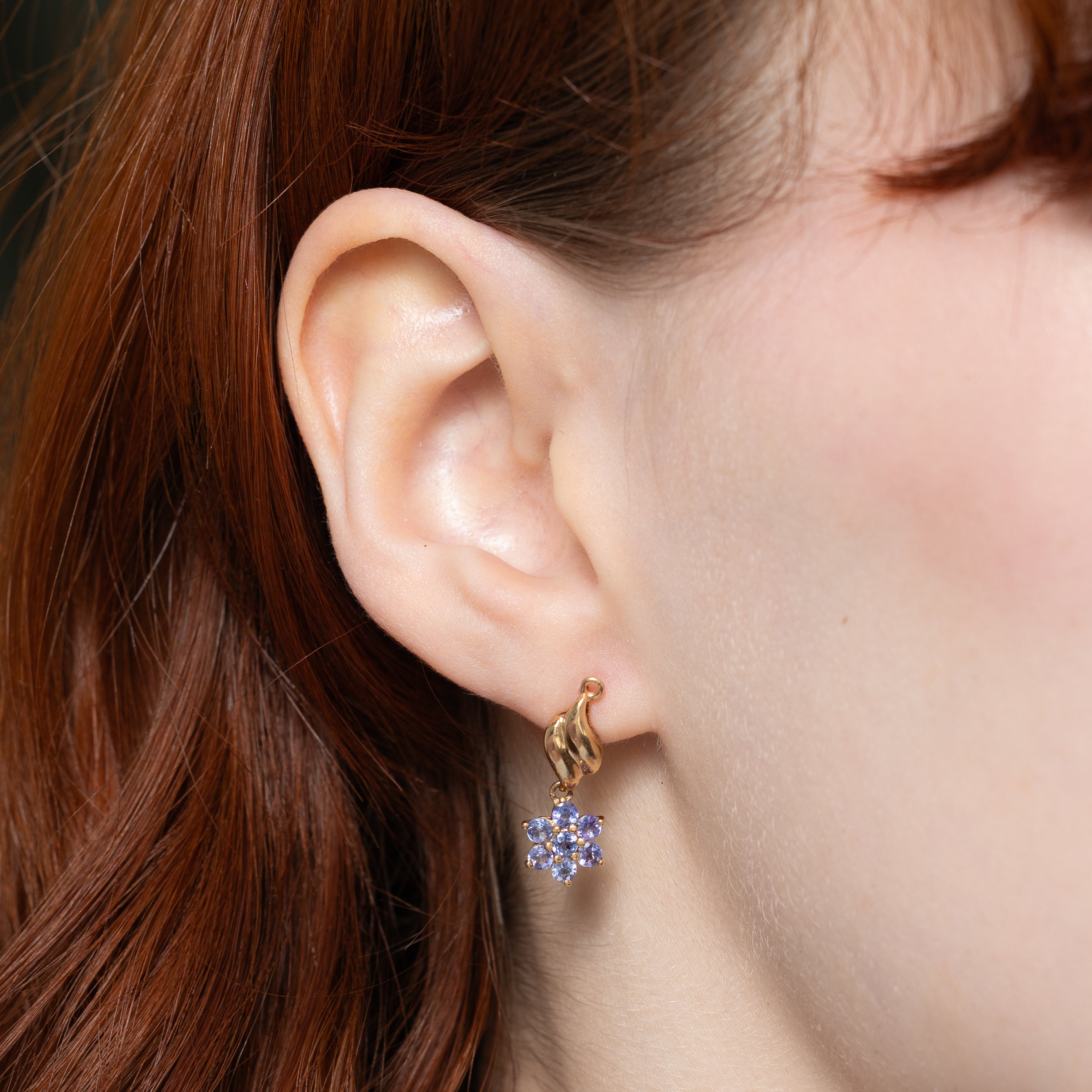 Boucles d'oreilles pendantes en tanzanite, motif marguerite | 0,75 ct