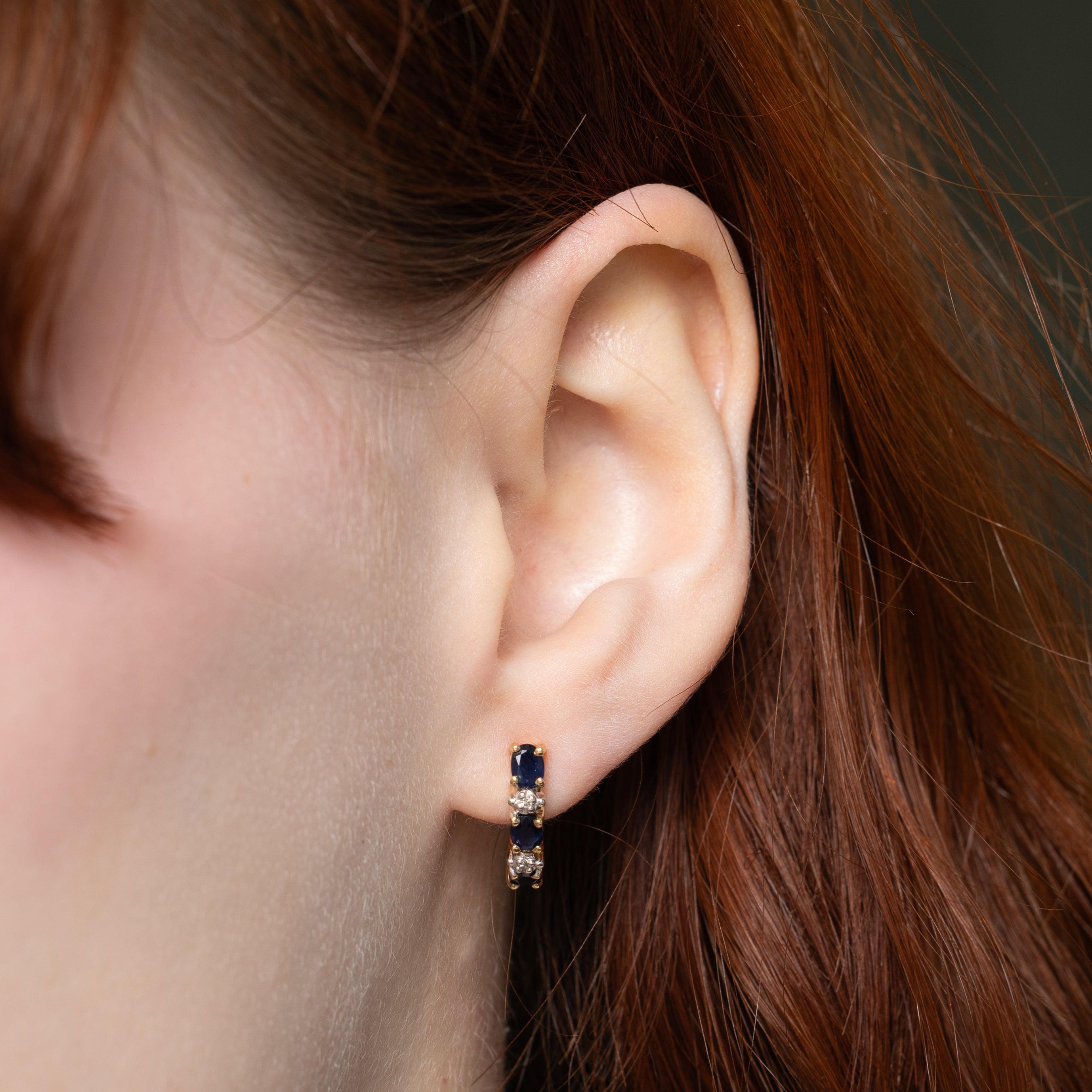 Boucles d'oreilles pendantes incurvées en saphir et diamants | 1,32 ct au total, 0,02 ct au total