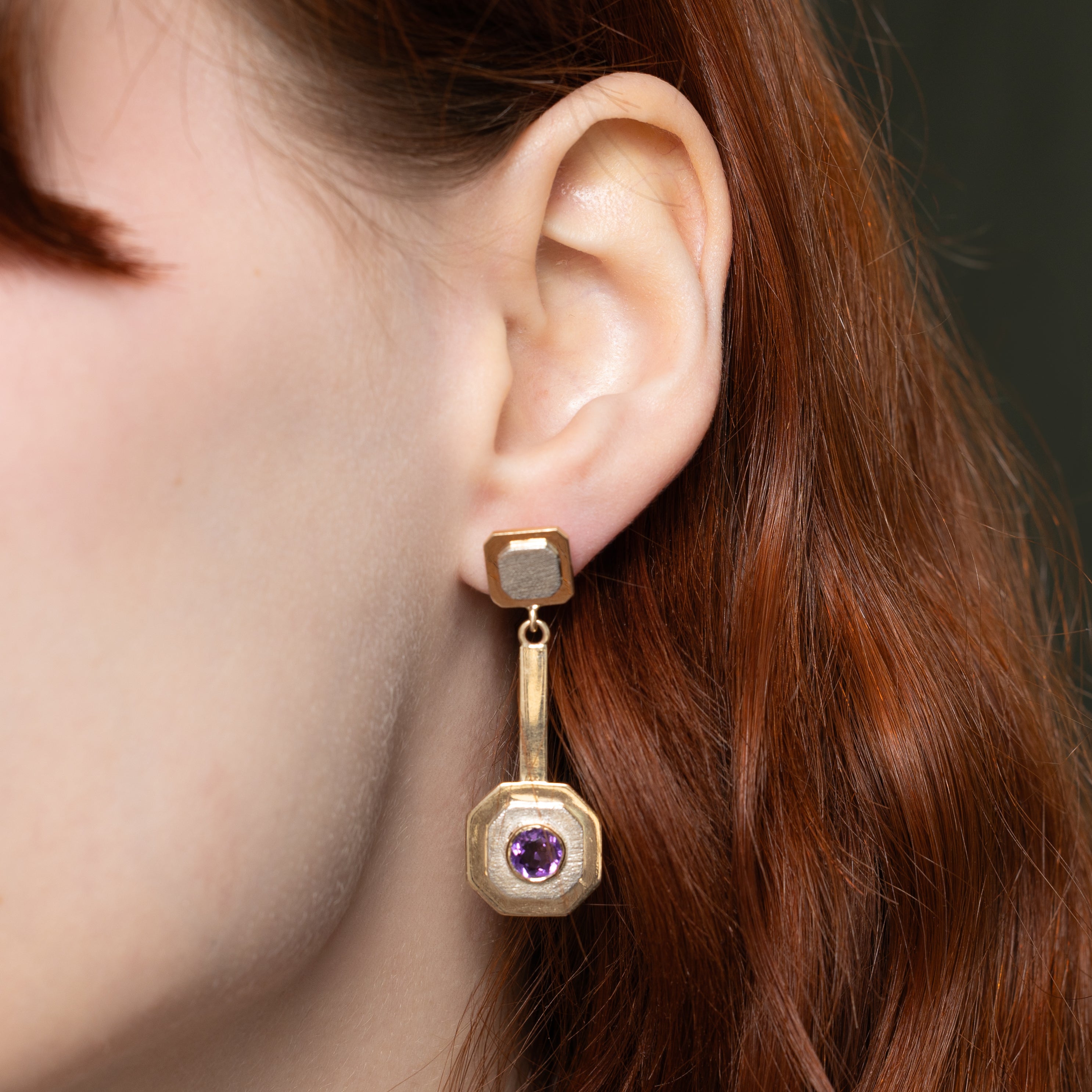 Boucles d'oreilles pendantes octogonales plates en améthyste texturée | 1,20 ct