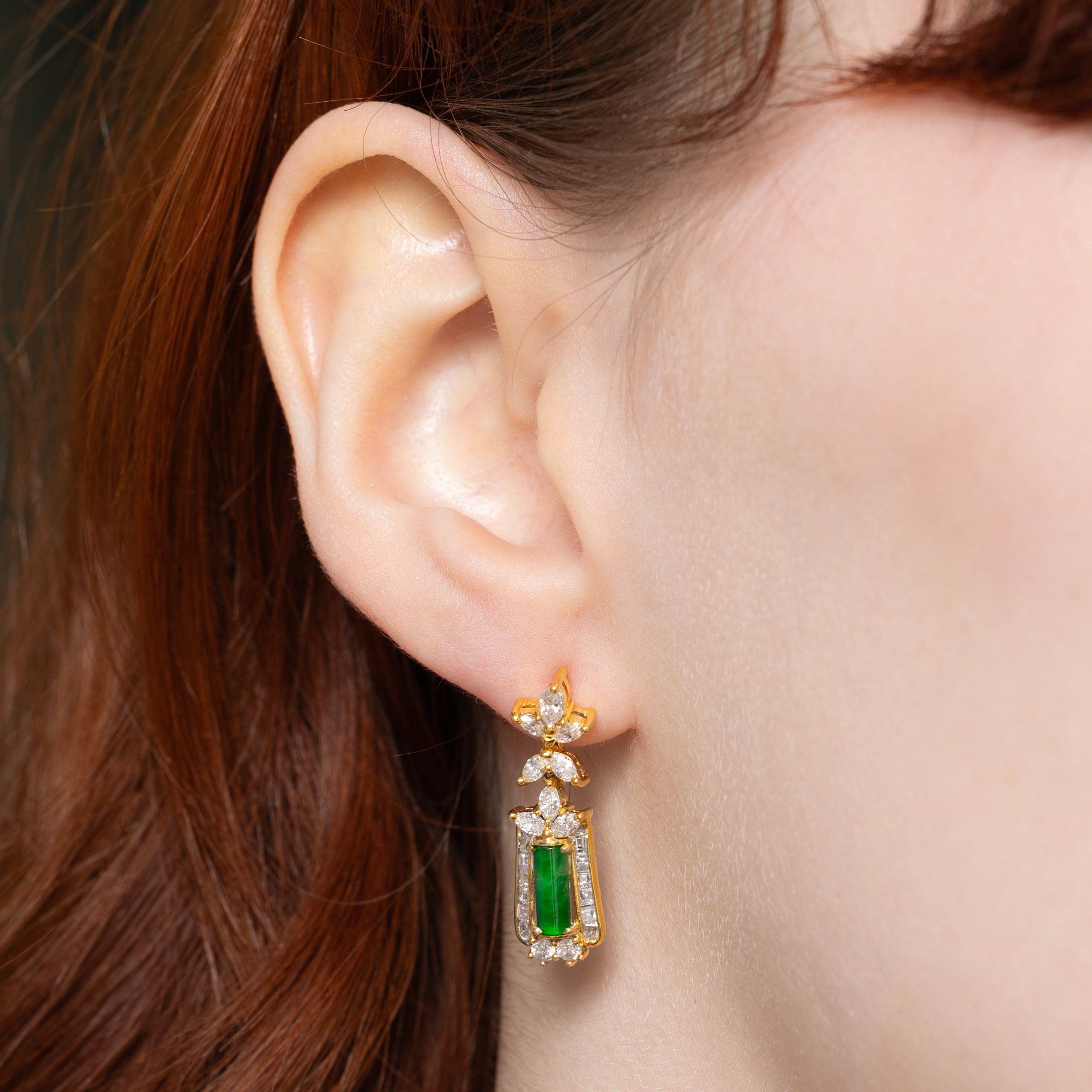 ***ÉVALUATION DES BOUCLES D'OREILLES PENDANTES EN OR 18 CARATS, DIAMANTS ET JADE | 1,28 ct